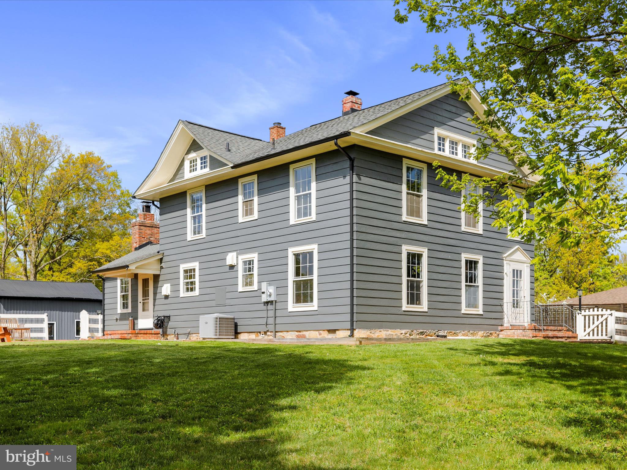 921 W Main St