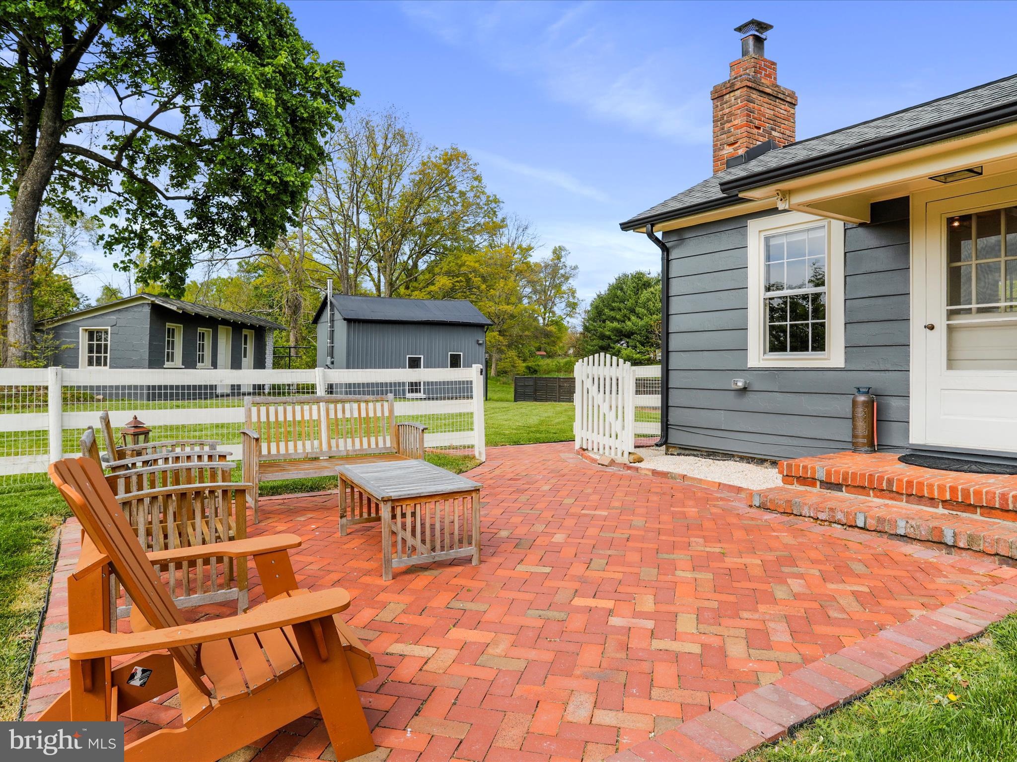 921 W Main St