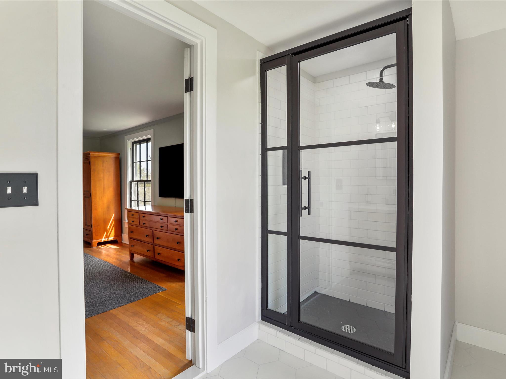 921 W Main St