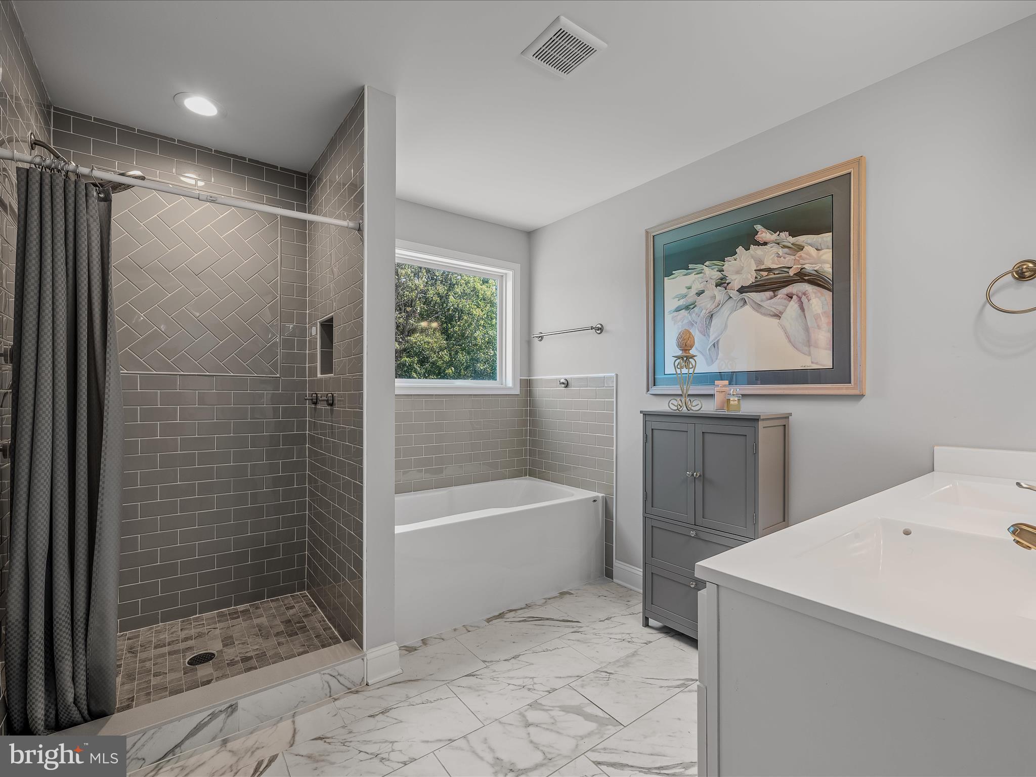 84 TRIPLE CROWN COURT