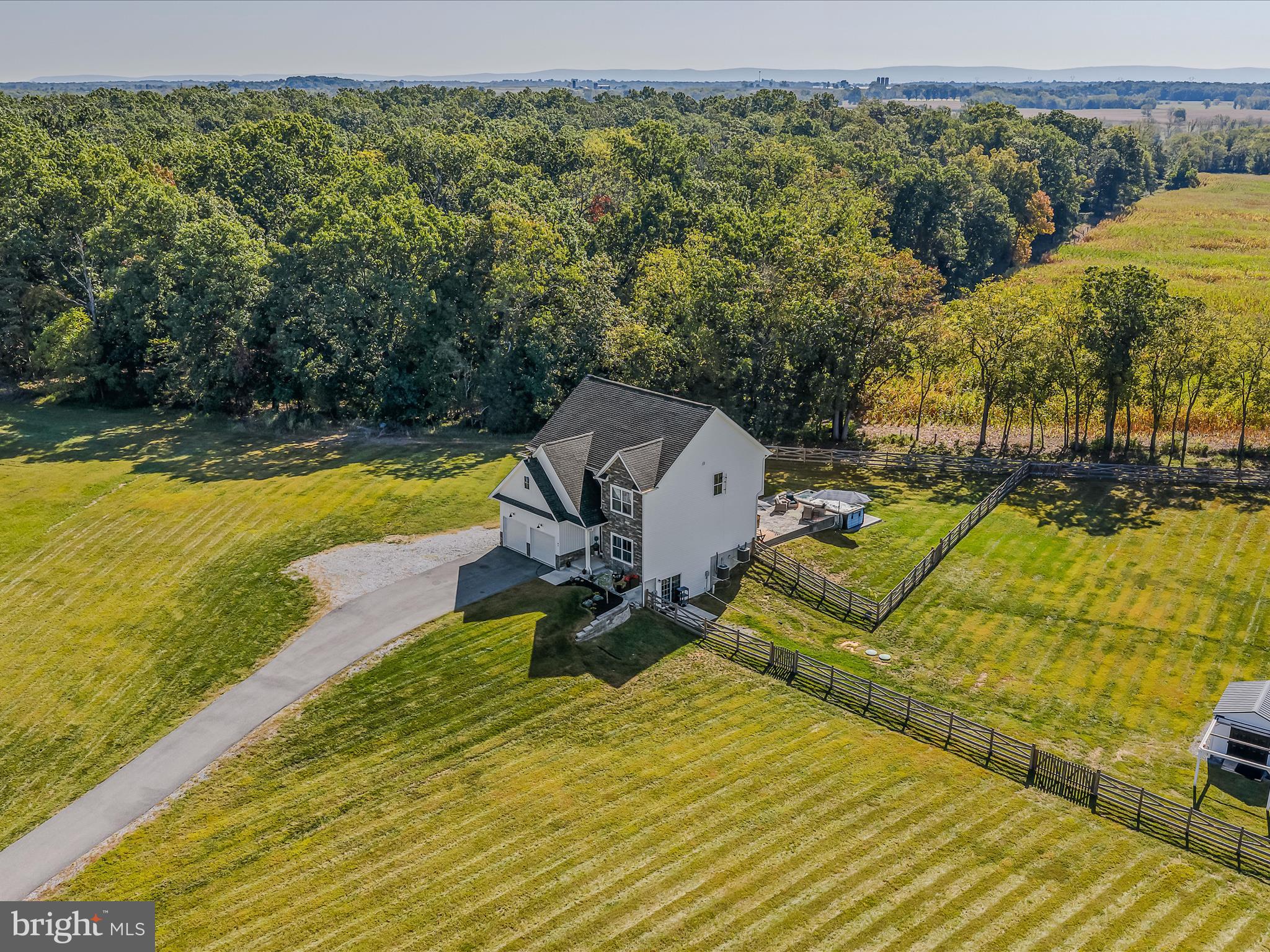 84 TRIPLE CROWN COURT