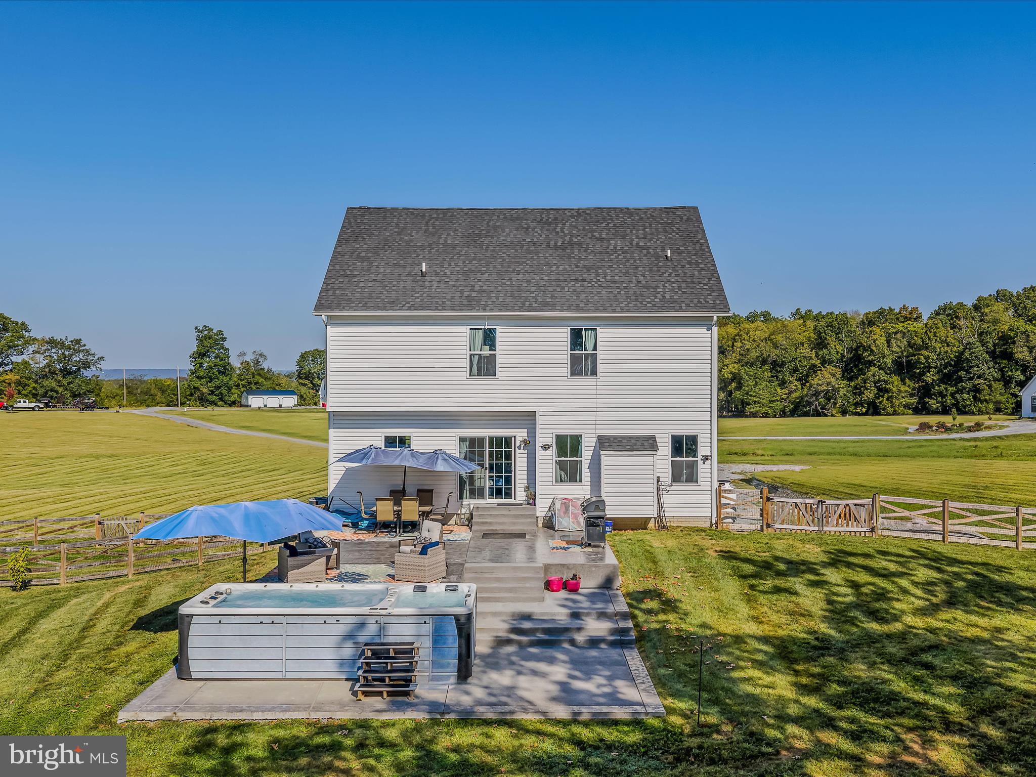 84 TRIPLE CROWN COURT