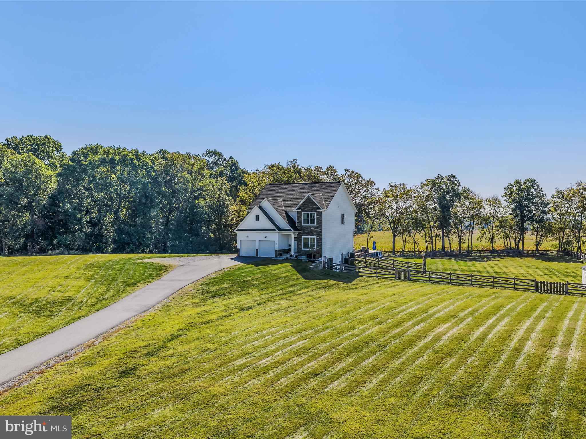 84 TRIPLE CROWN COURT