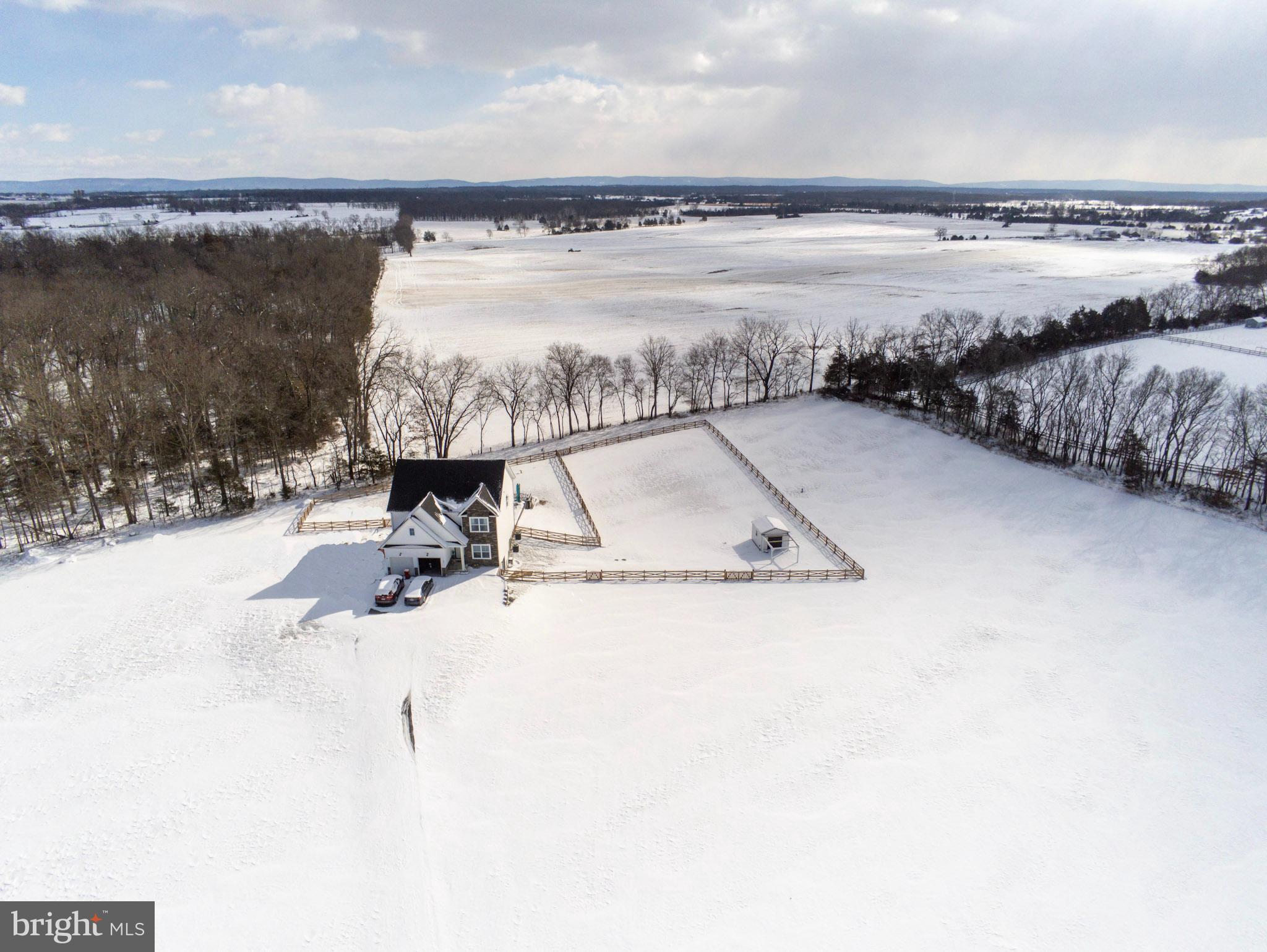 84 TRIPLE CROWN COURT