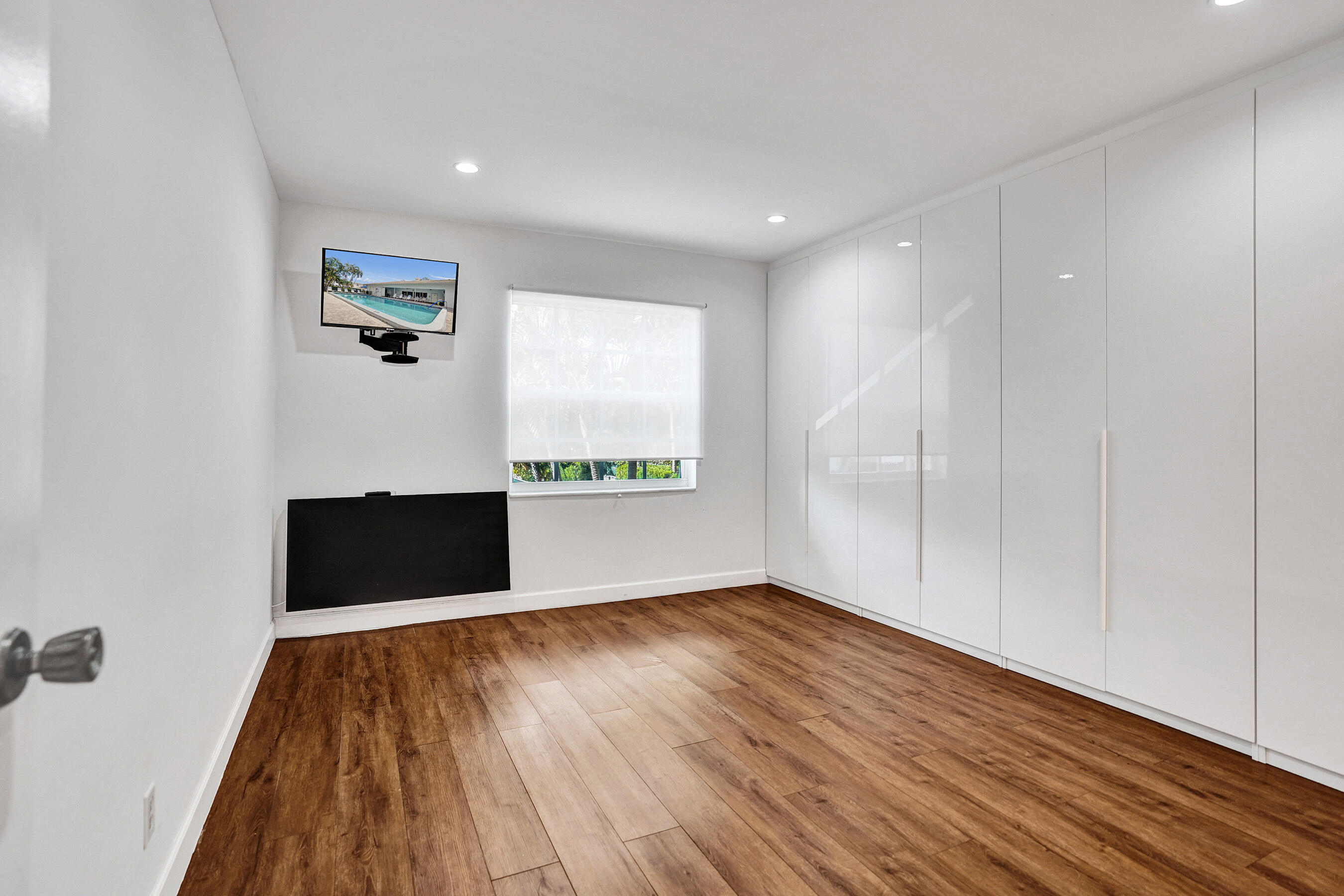 6289 Bay Club Drive