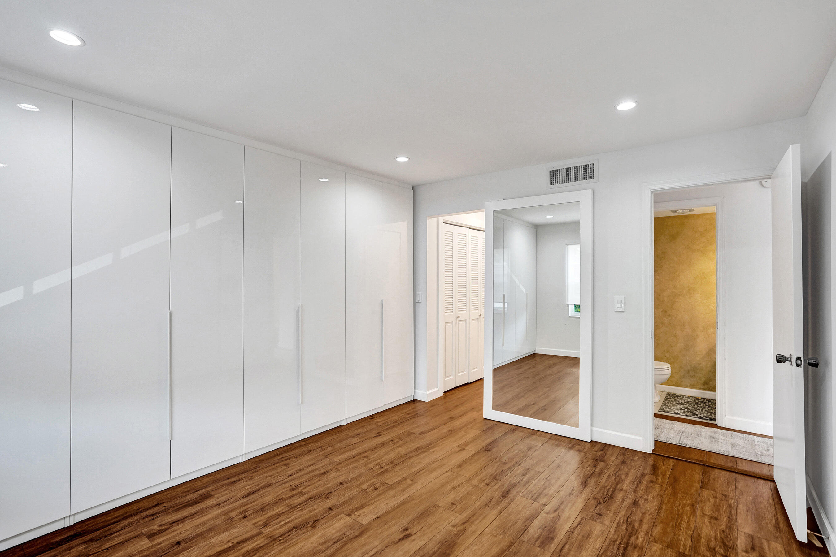 6289 Bay Club Drive