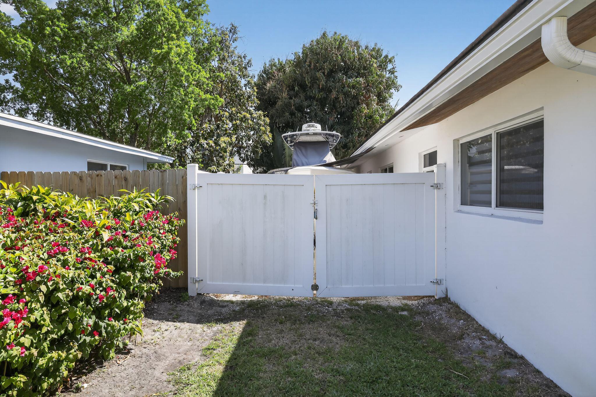 976 SW 11th Street