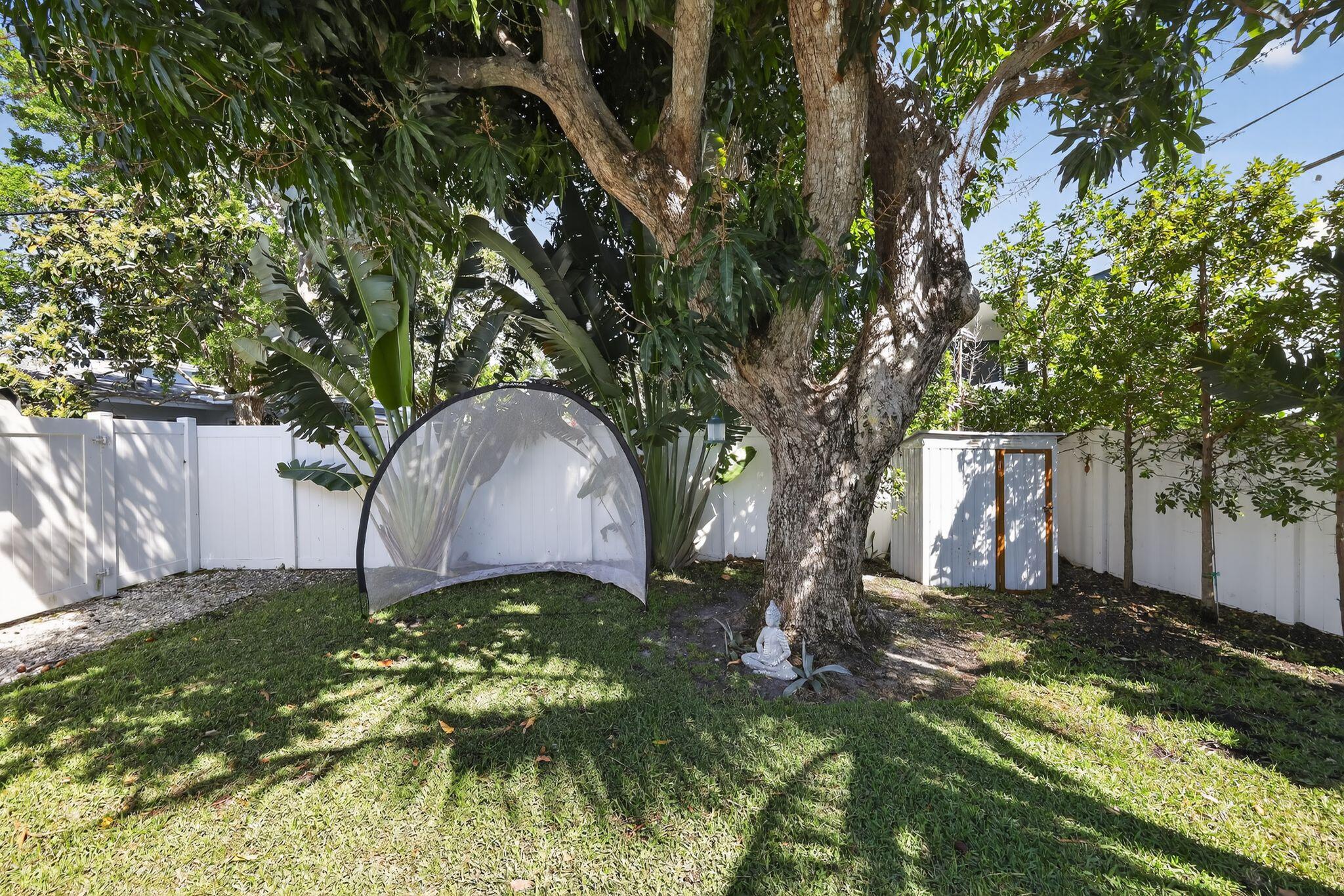 976 SW 11th Street