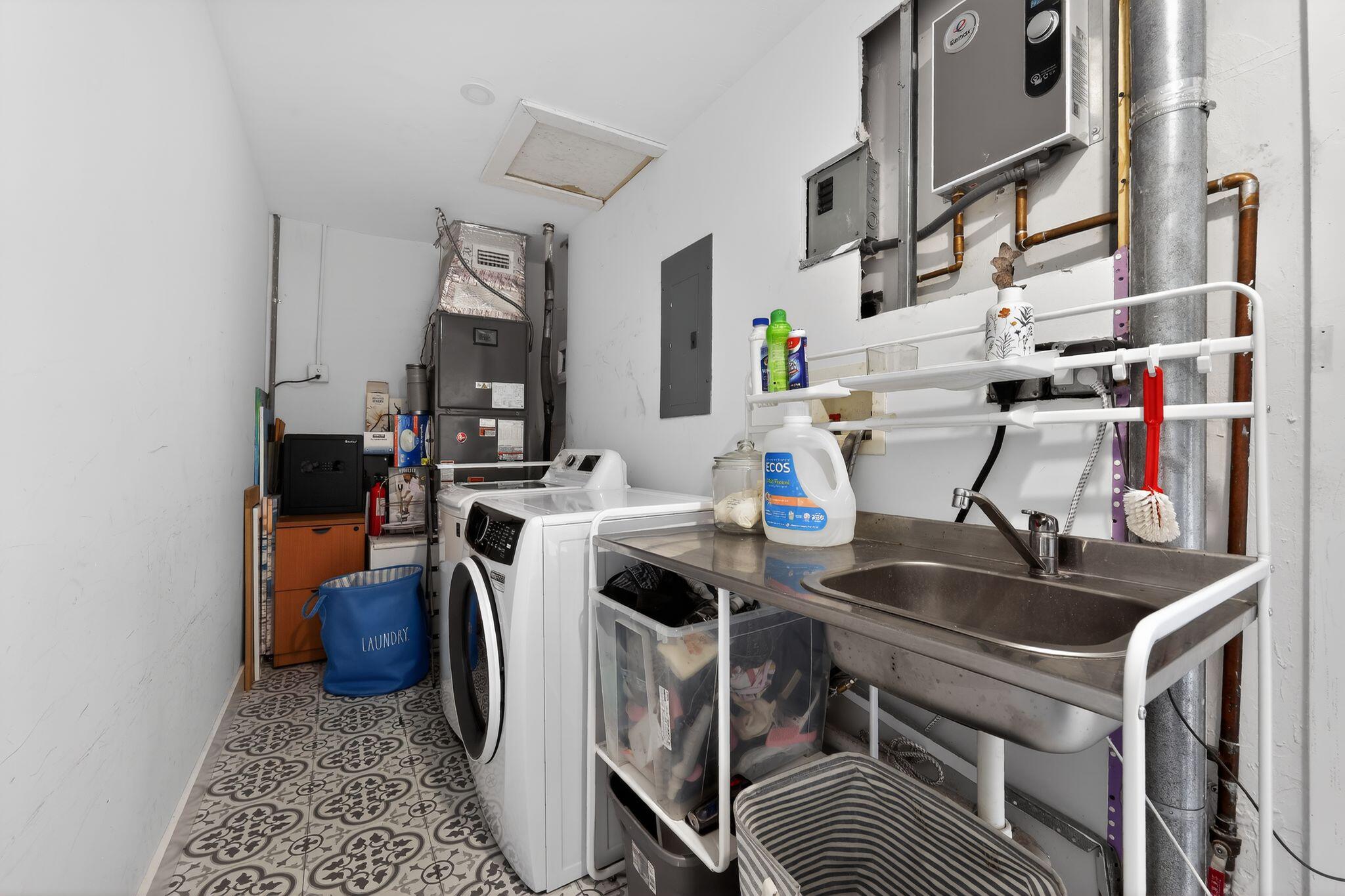 976 SW 11th Street