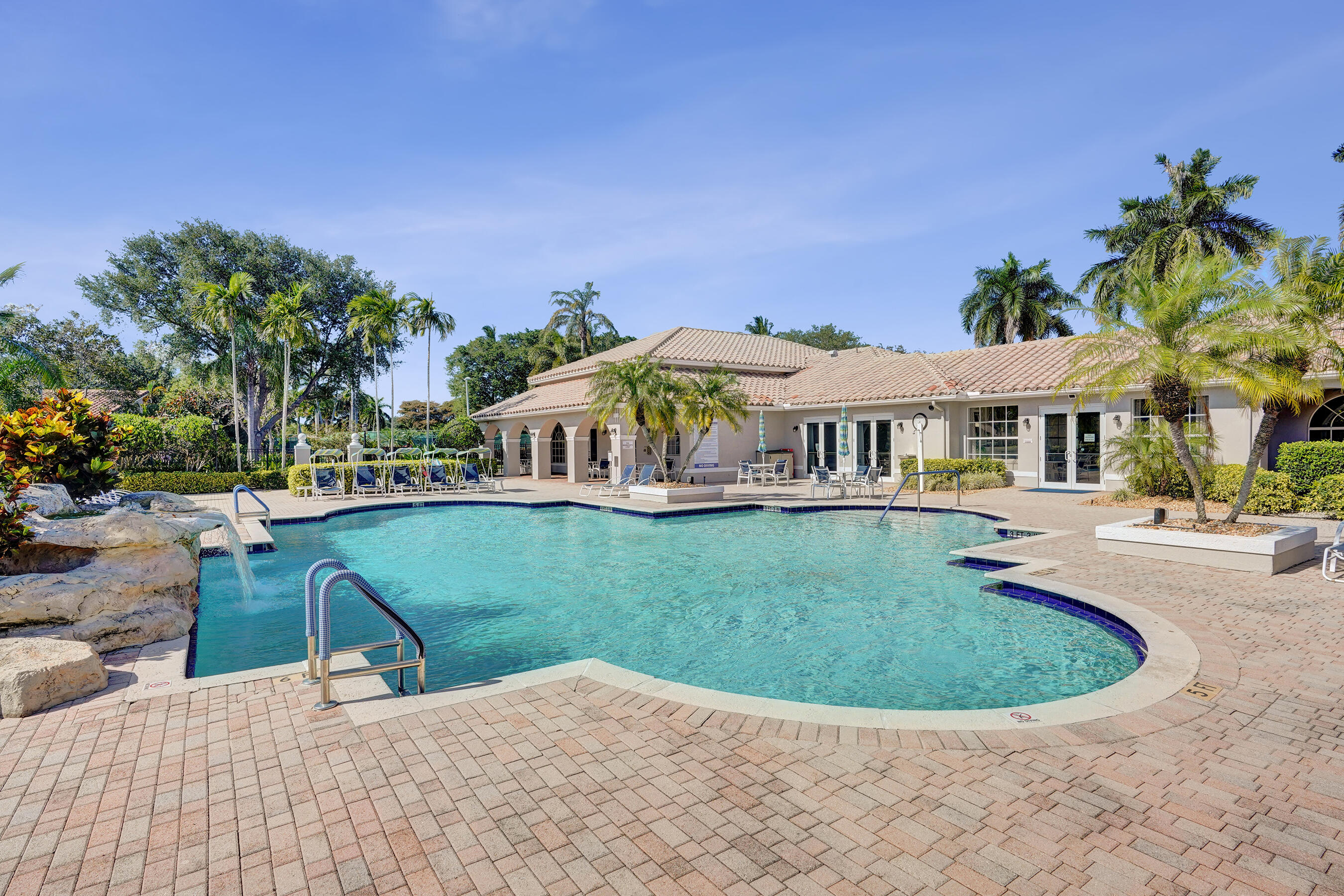 7338 W Falls Rd Road W