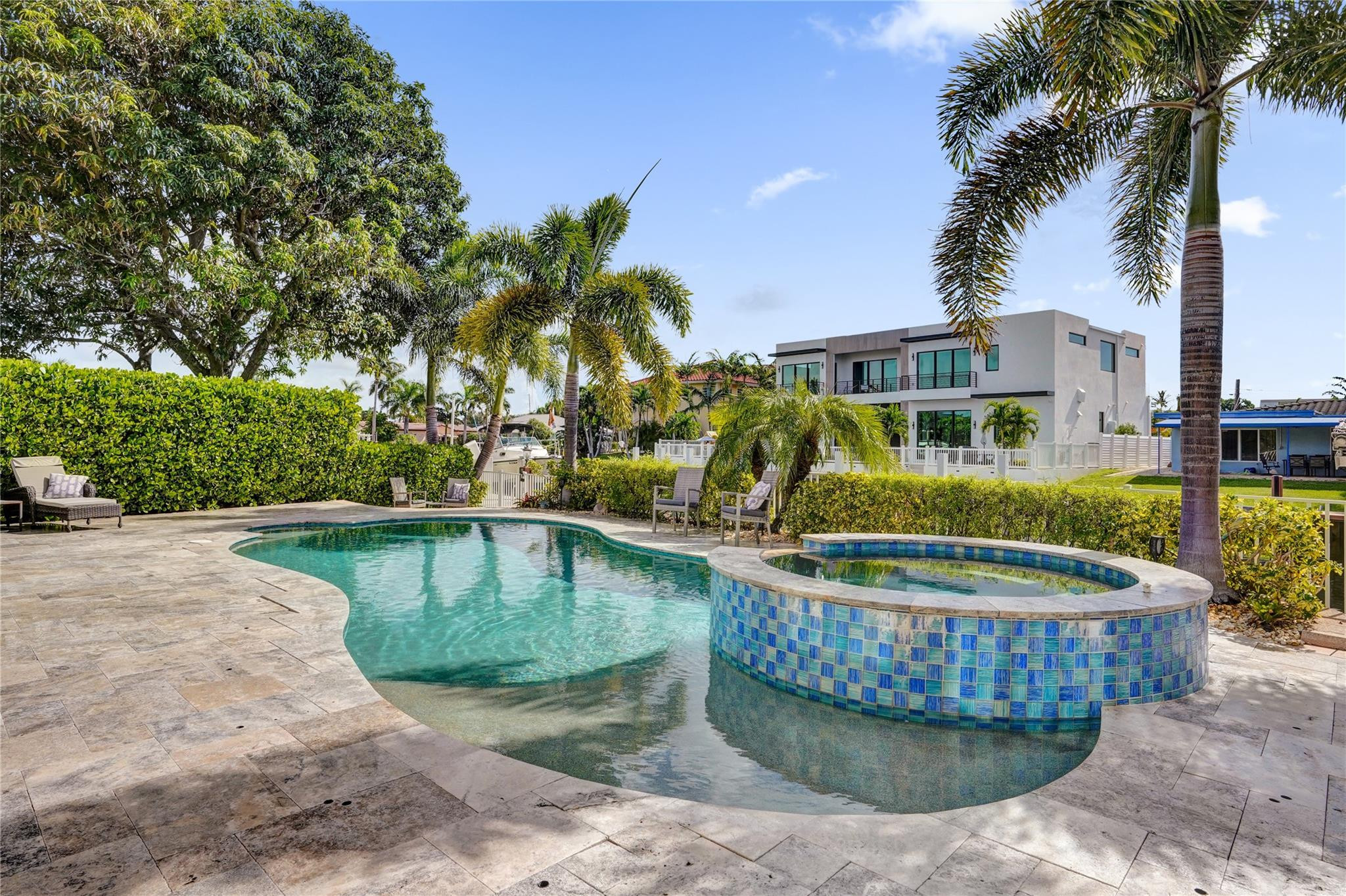 4930 NE 27th Terrace