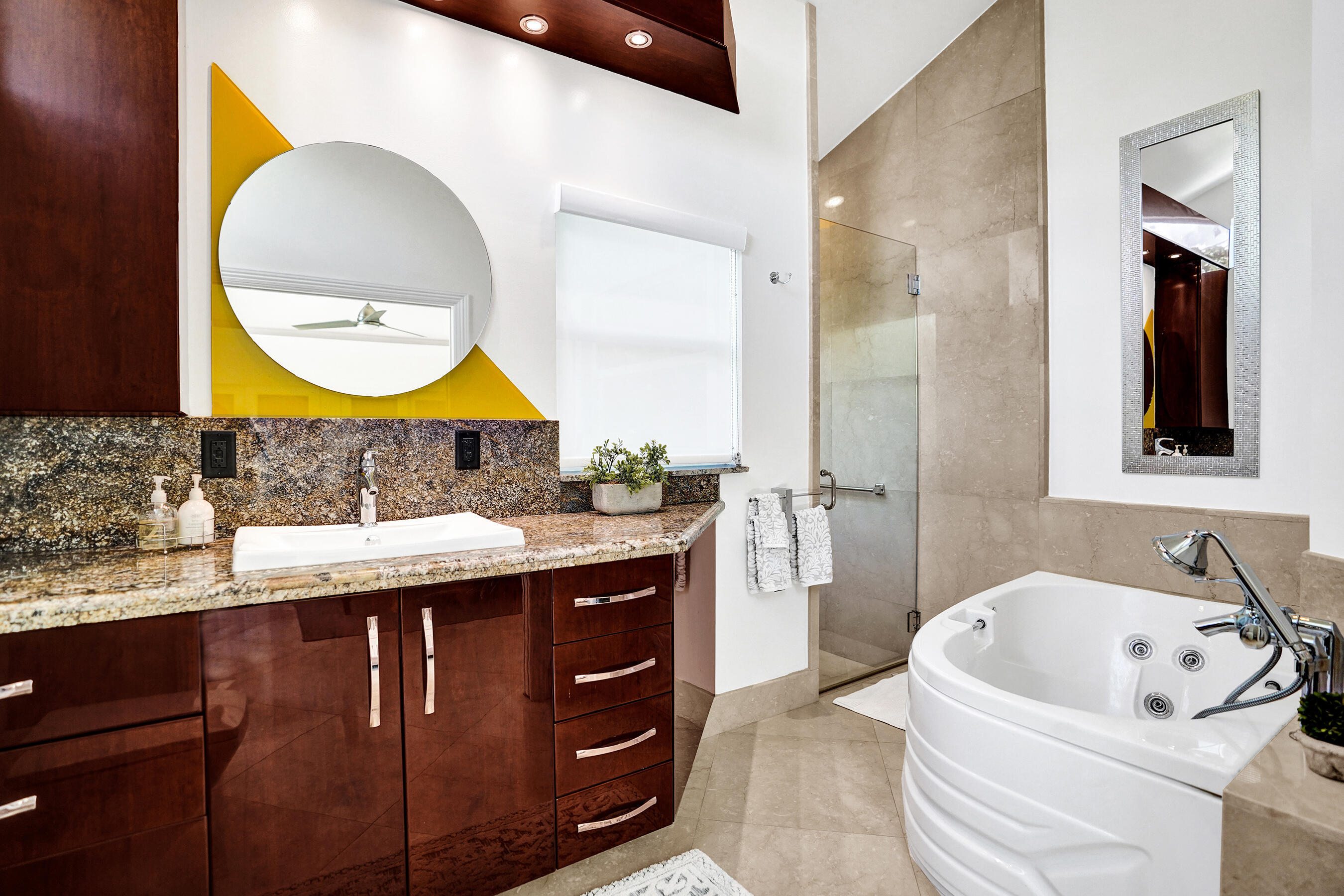 1212 Hillsboro Mile Villa 14