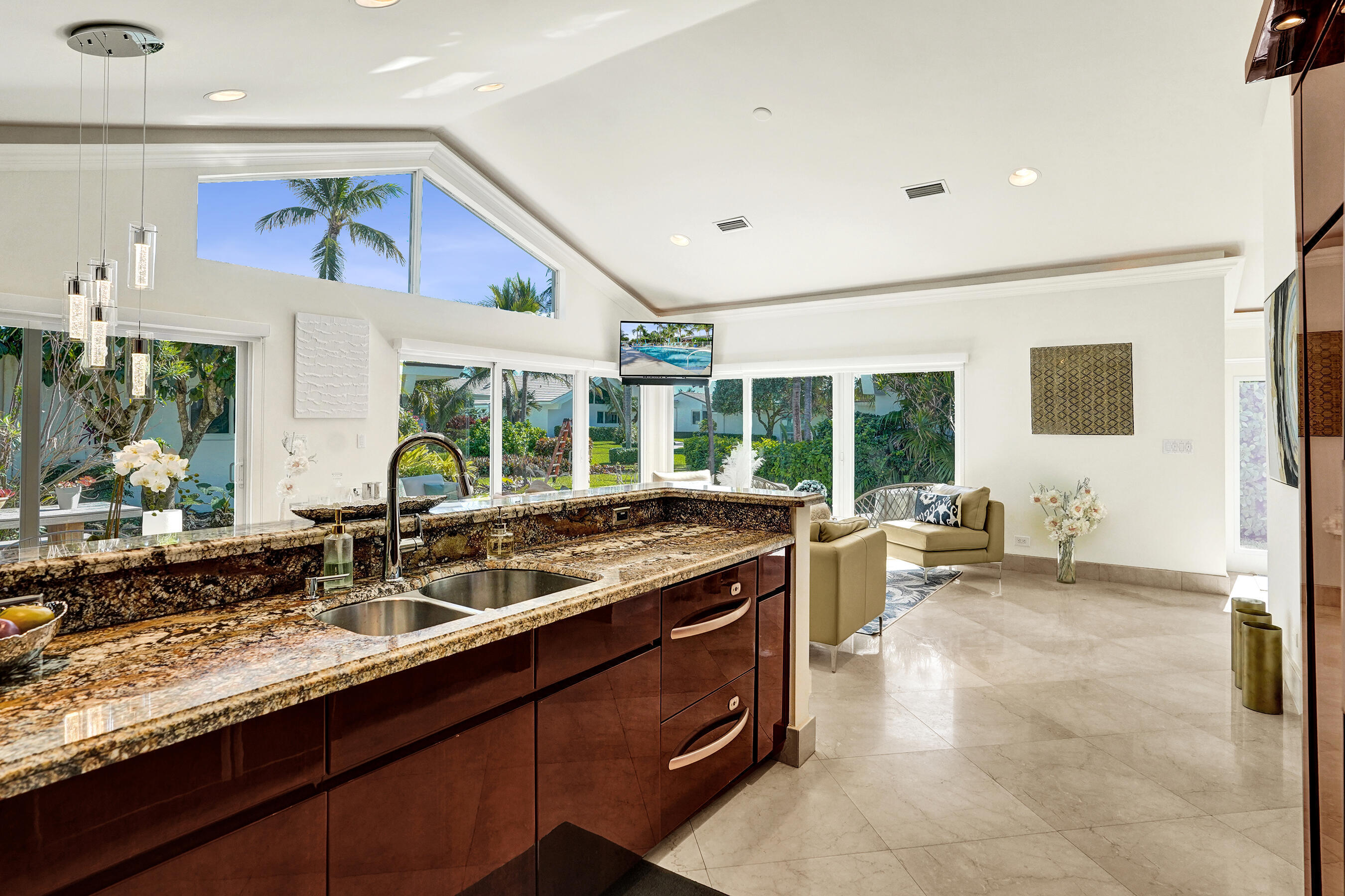 1212 Hillsboro Mile Villa 14