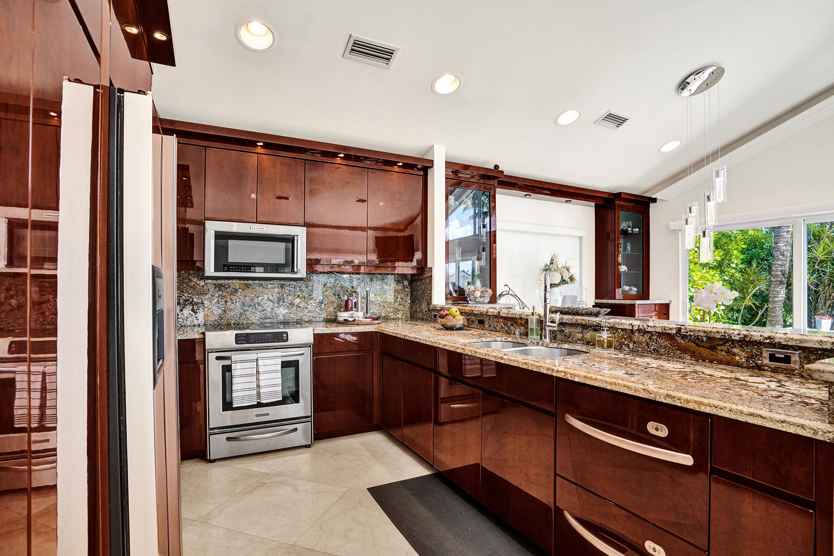 1212 Hillsboro Mile Villa 14