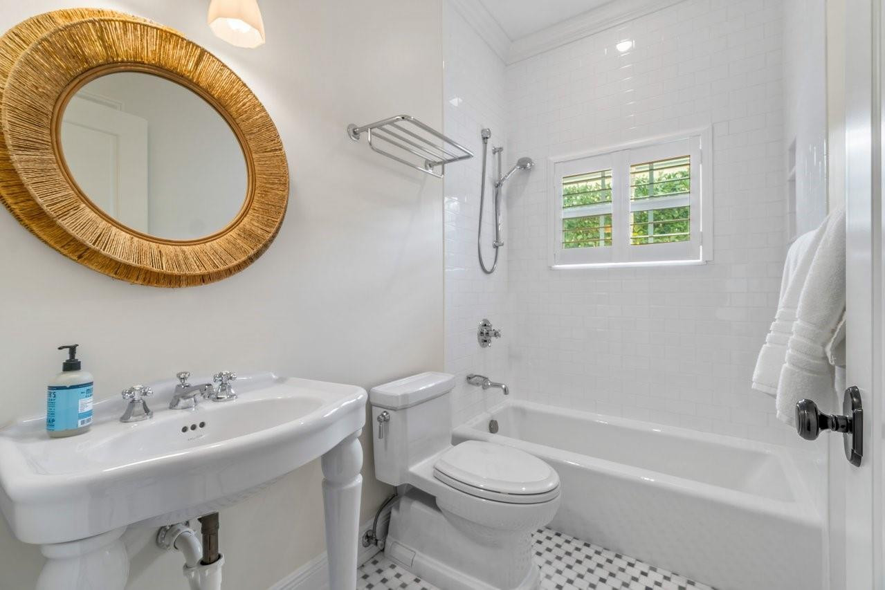 1016 INGRAHAM AVENUE