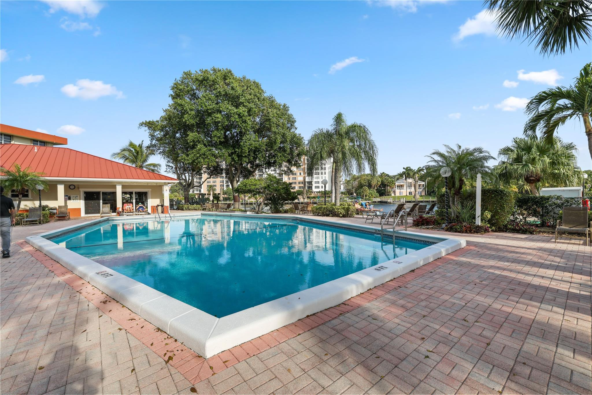 3100 NE 48th Ct 302