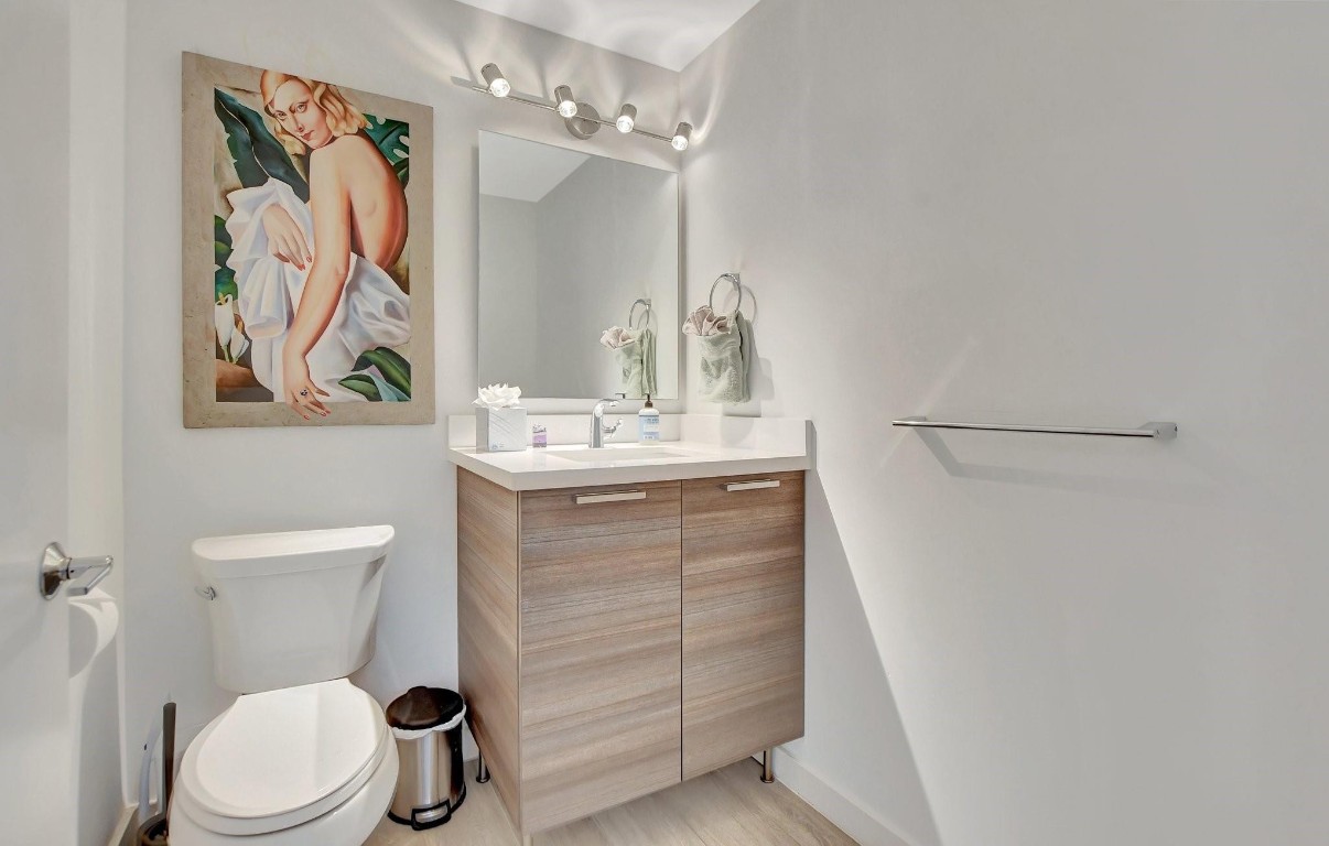 51 SE 19th Avenue #403