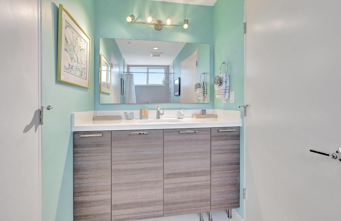 51 SE 19th Avenue #403