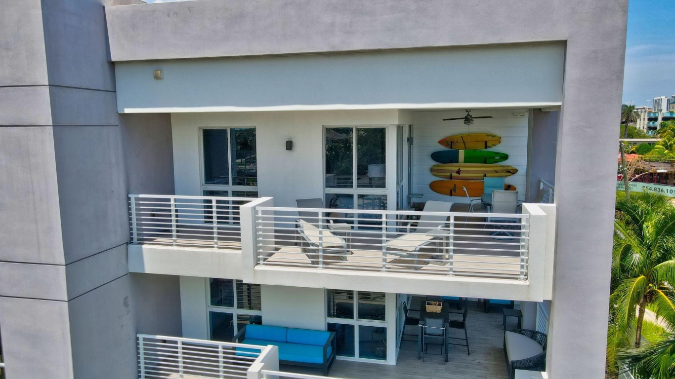 51 SE 19th Avenue #403