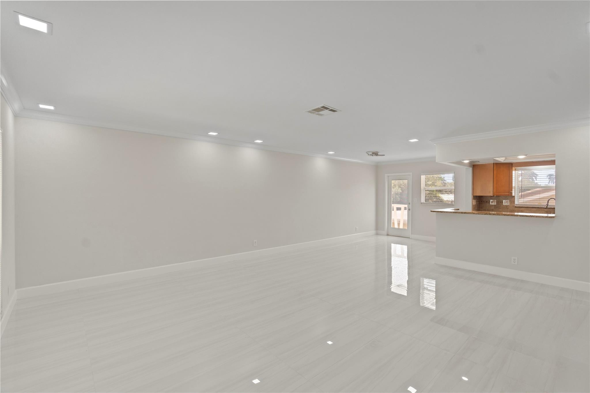 2755 NE 28th Ave F2