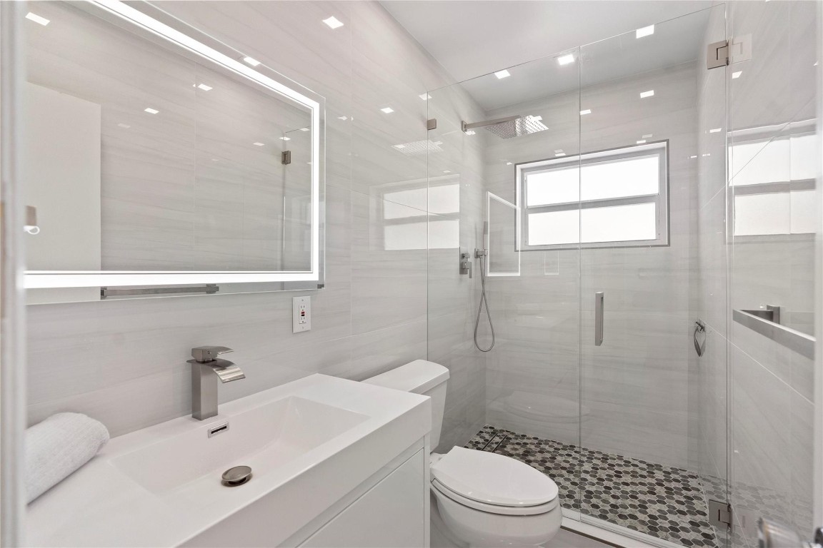2755 NE 28th Ave F2