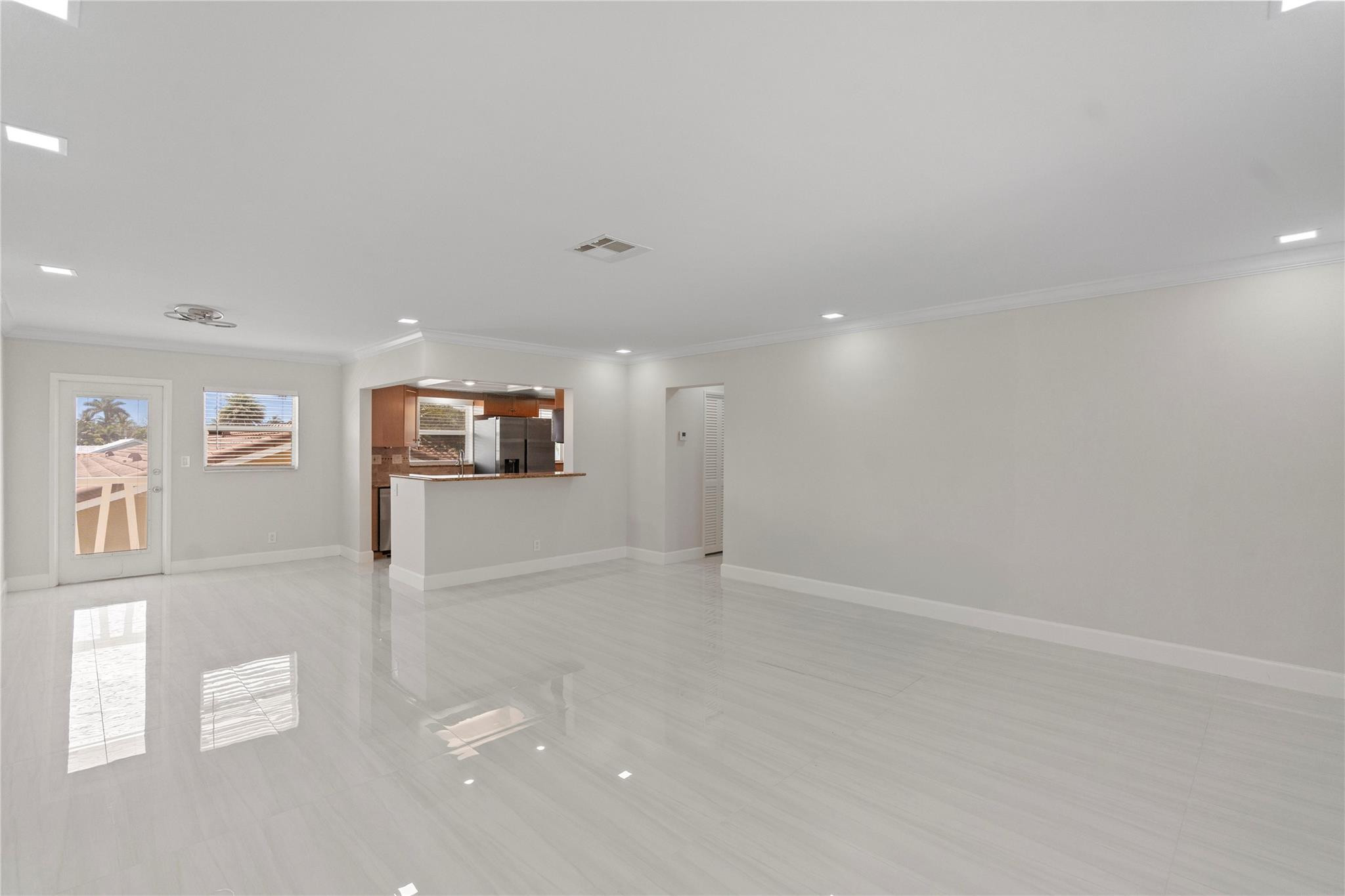 2755 NE 28th Ave F2