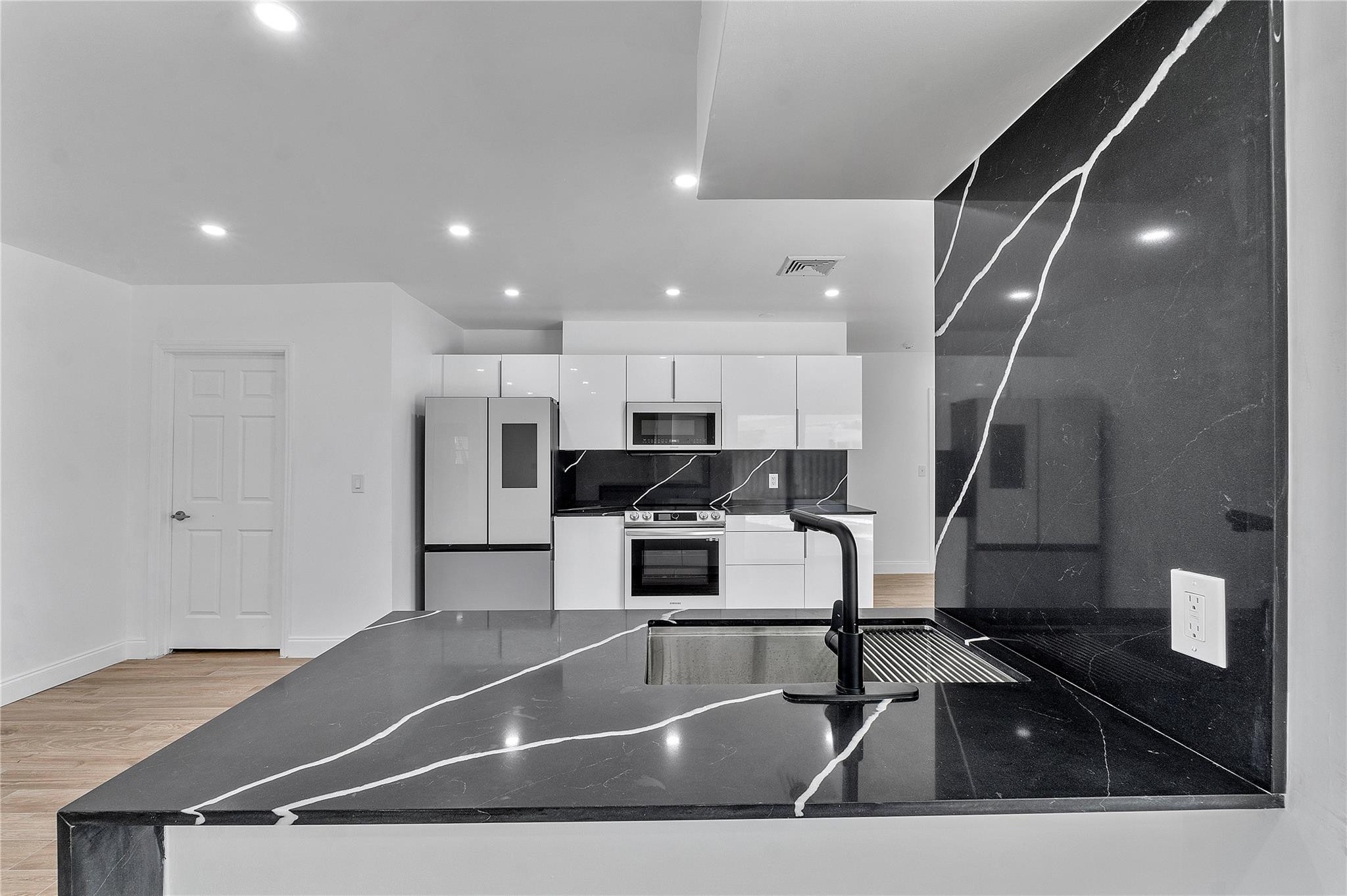 400 SW 9th Avenue