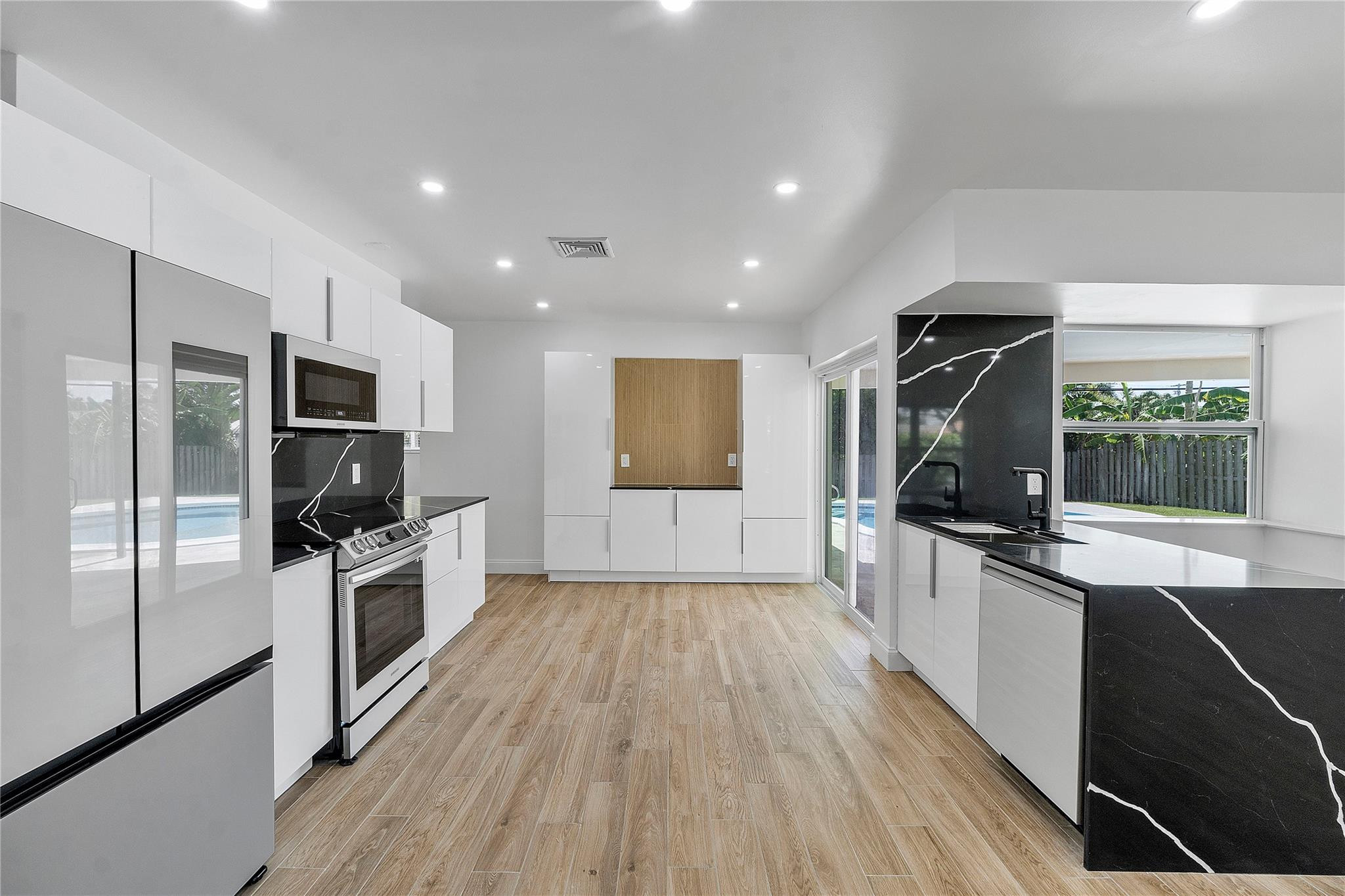 400 SW 9th Avenue