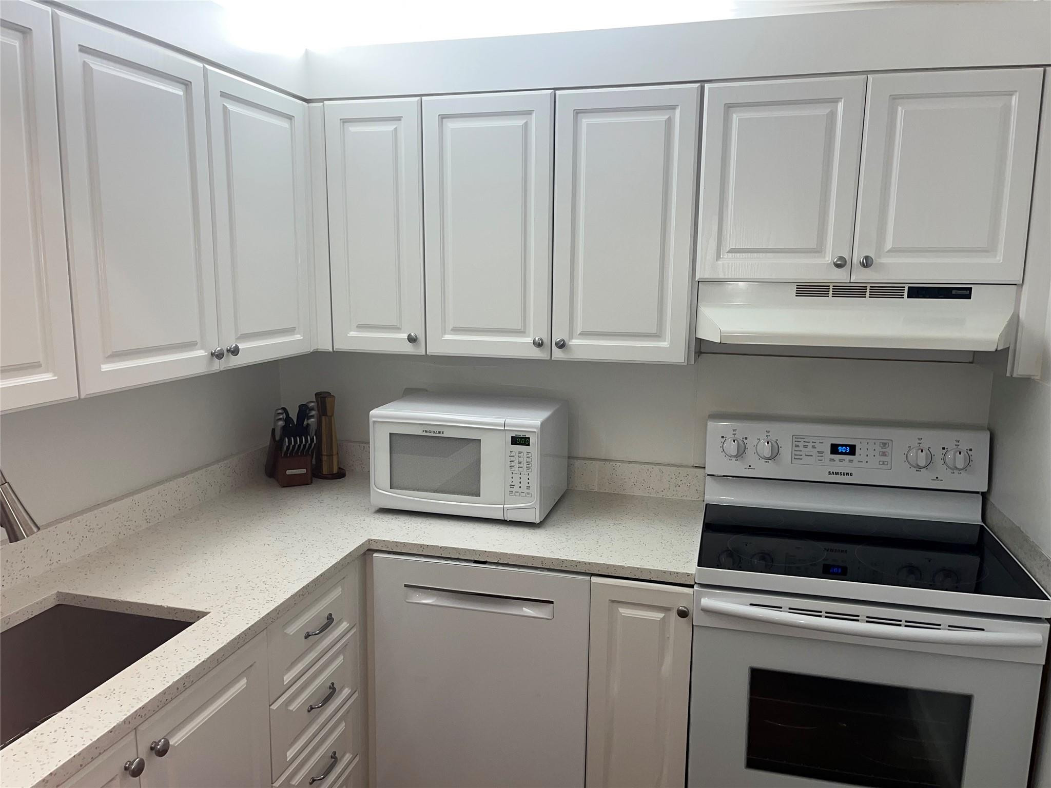 6289 Bay Club Drive 3
