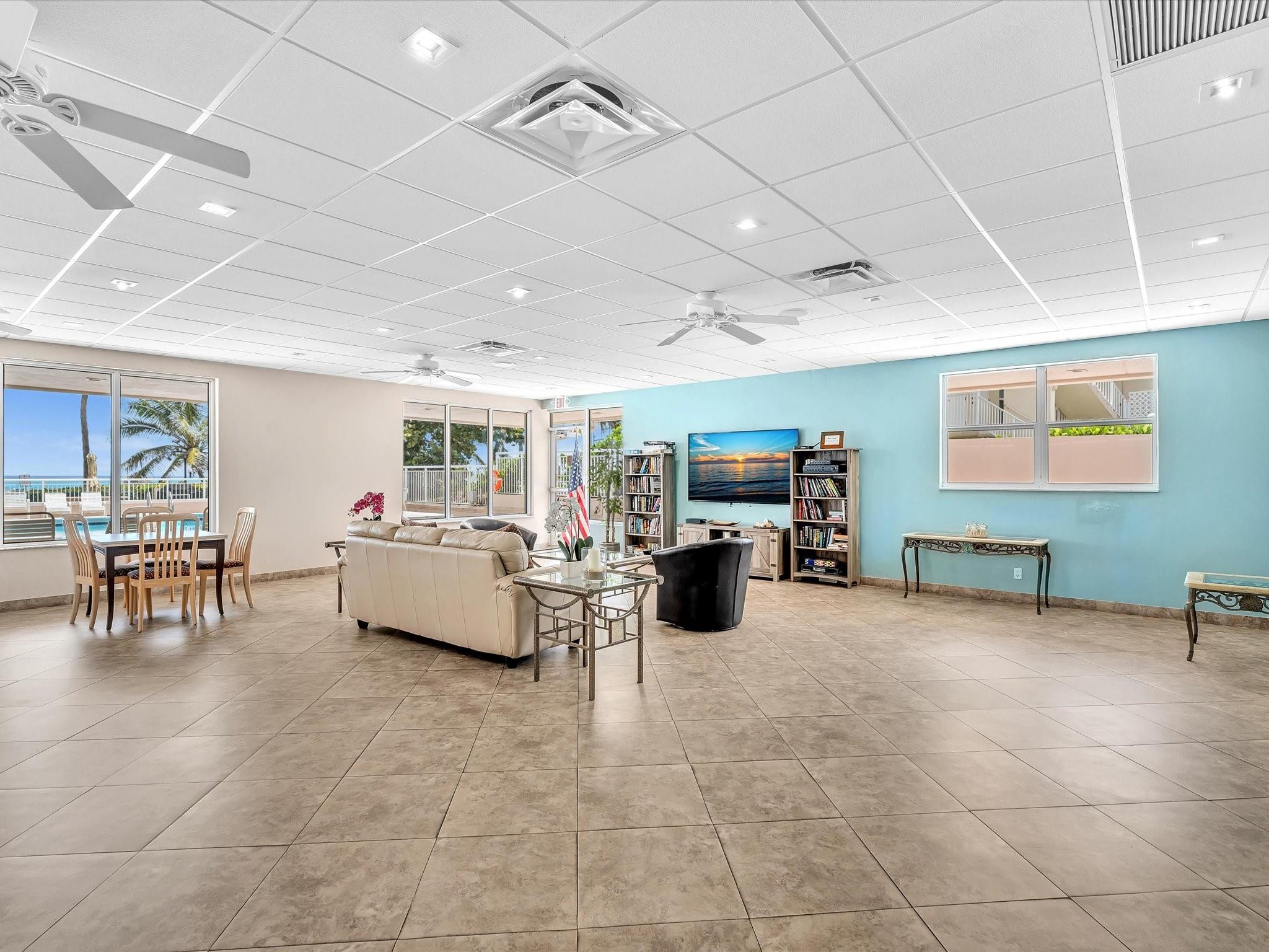 1051 Hillsboro Mile 907E