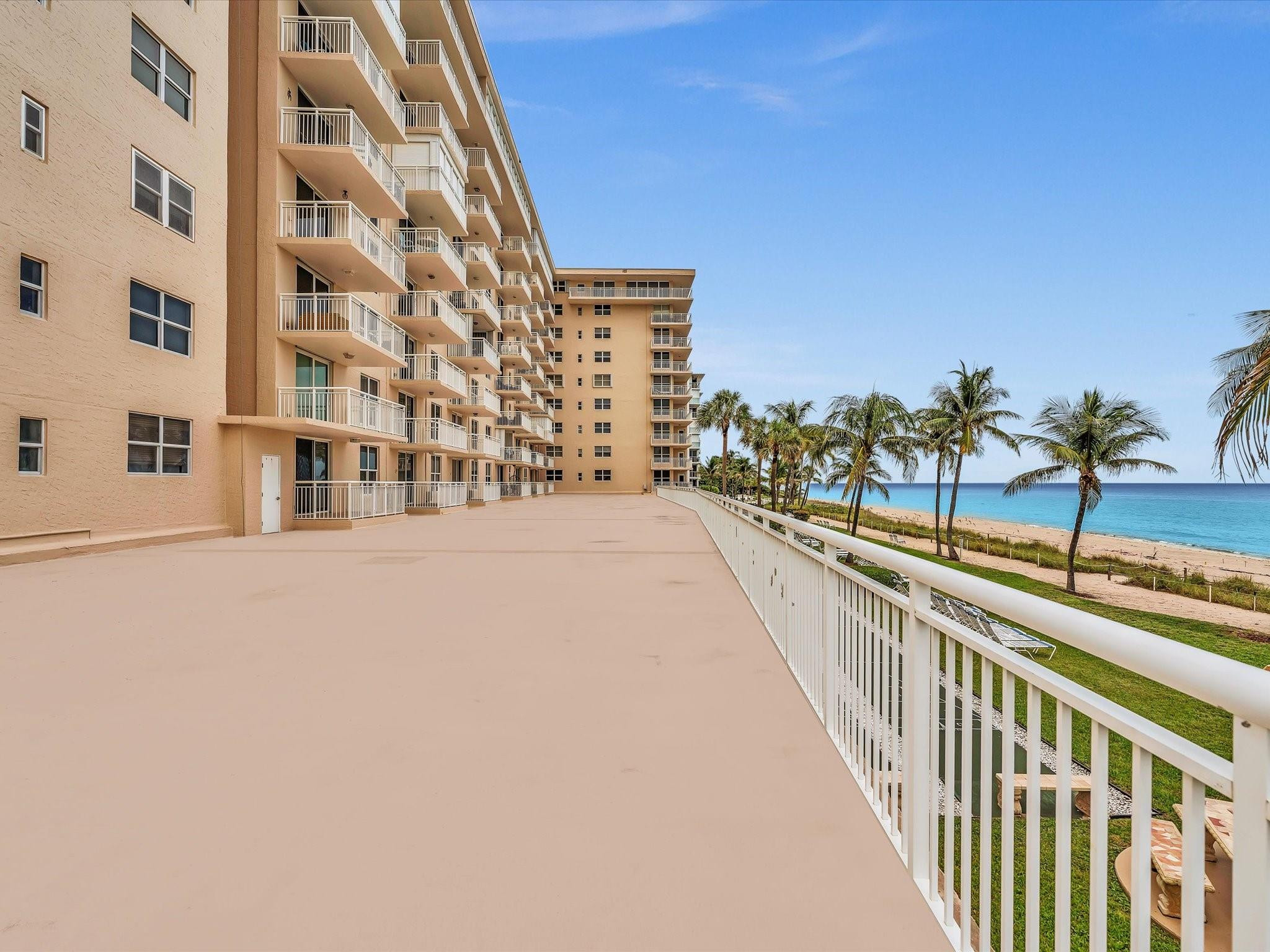 1051 Hillsboro Mile 907E