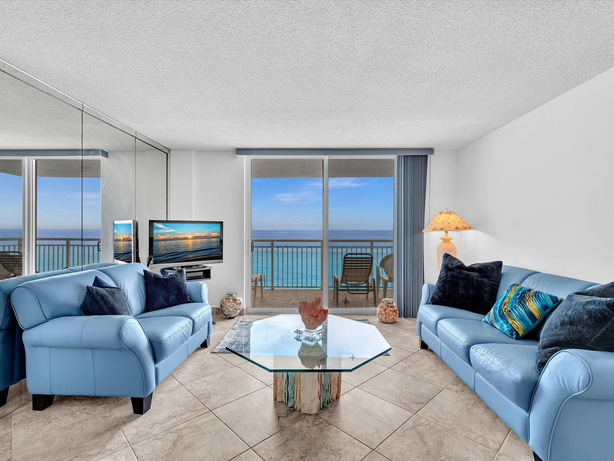 1051 Hillsboro Mile 907E