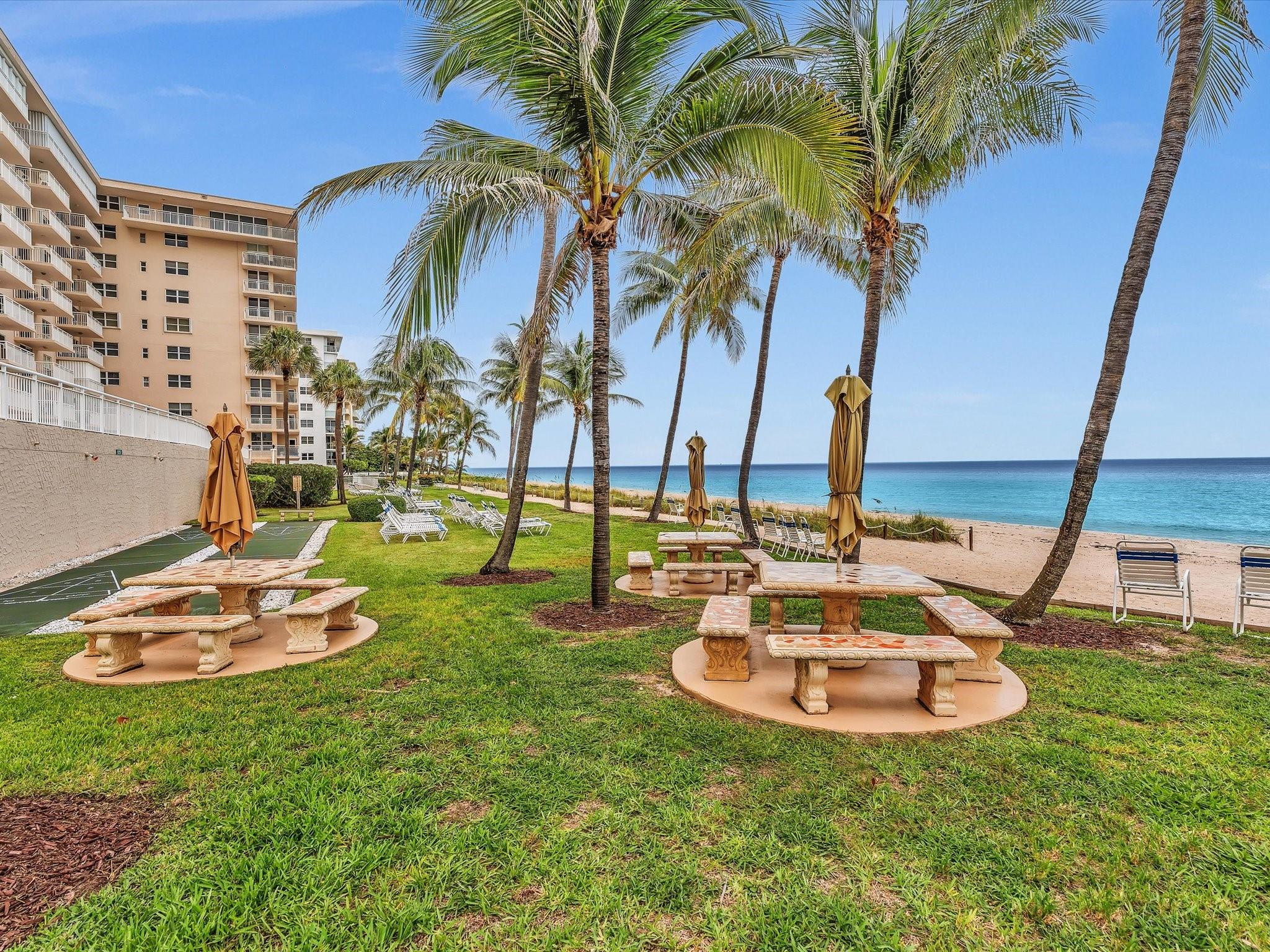 1051 Hillsboro Mile 907E