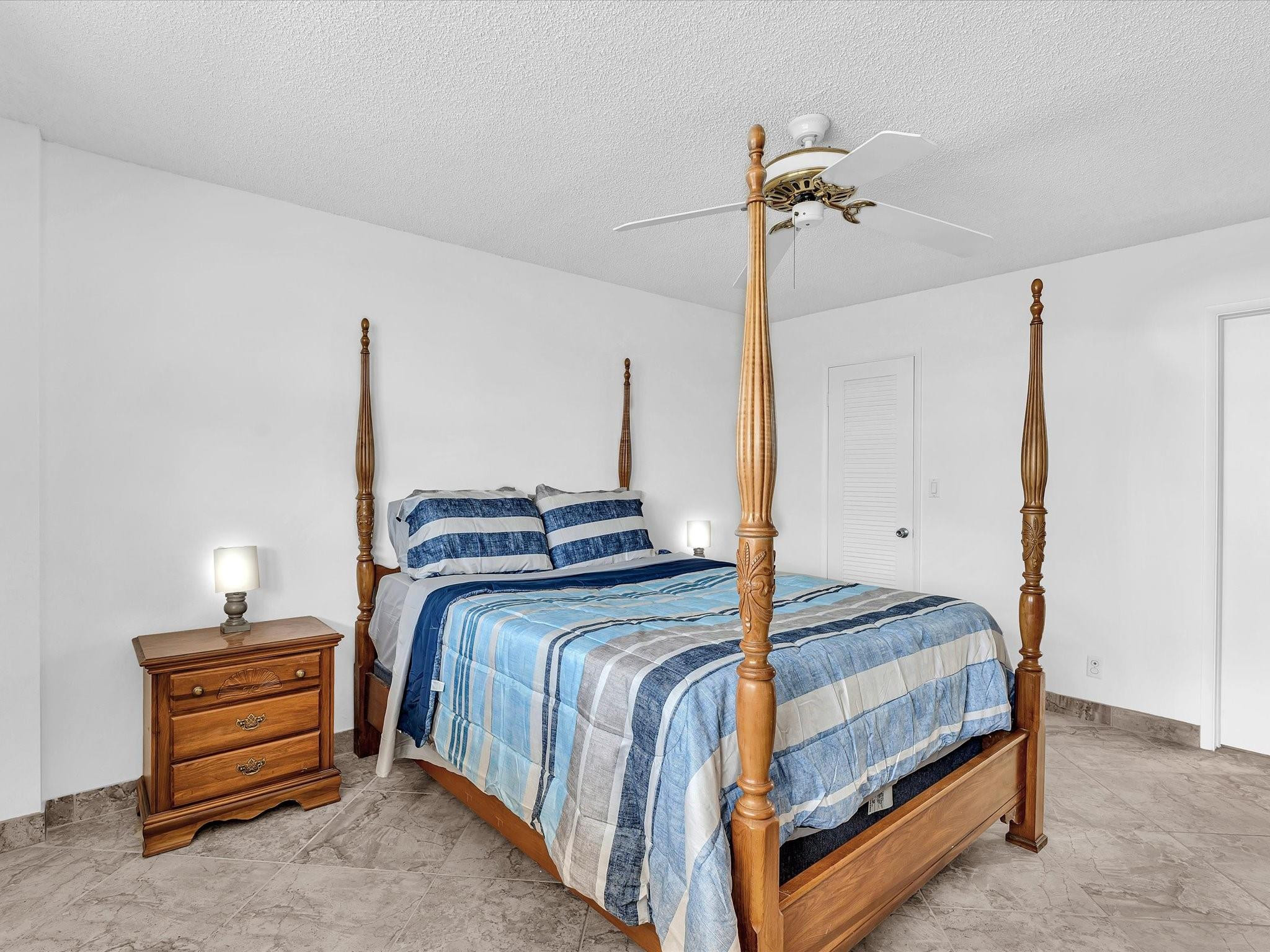 1051 Hillsboro Mile 907E