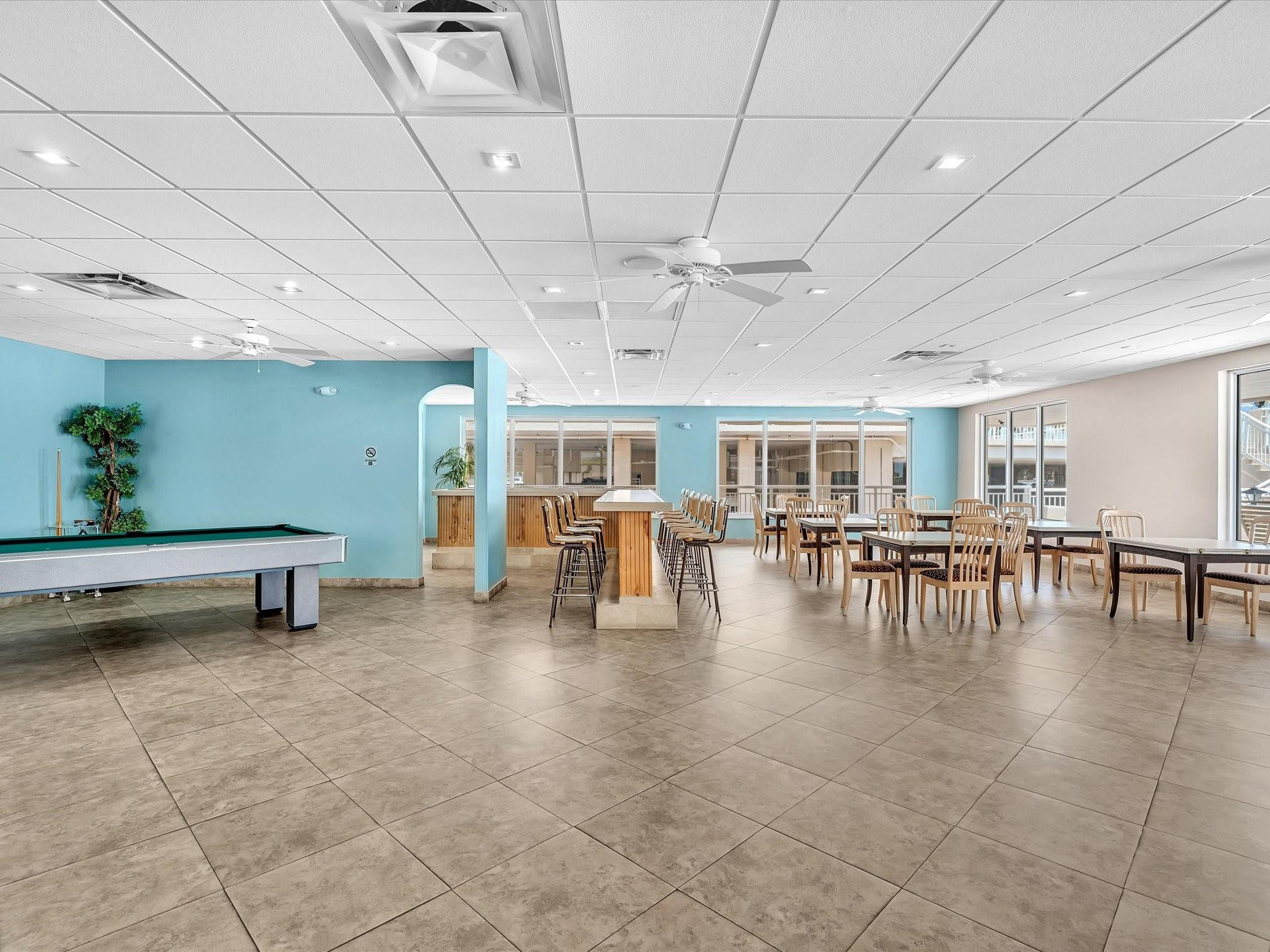 1051 Hillsboro Mile 907E