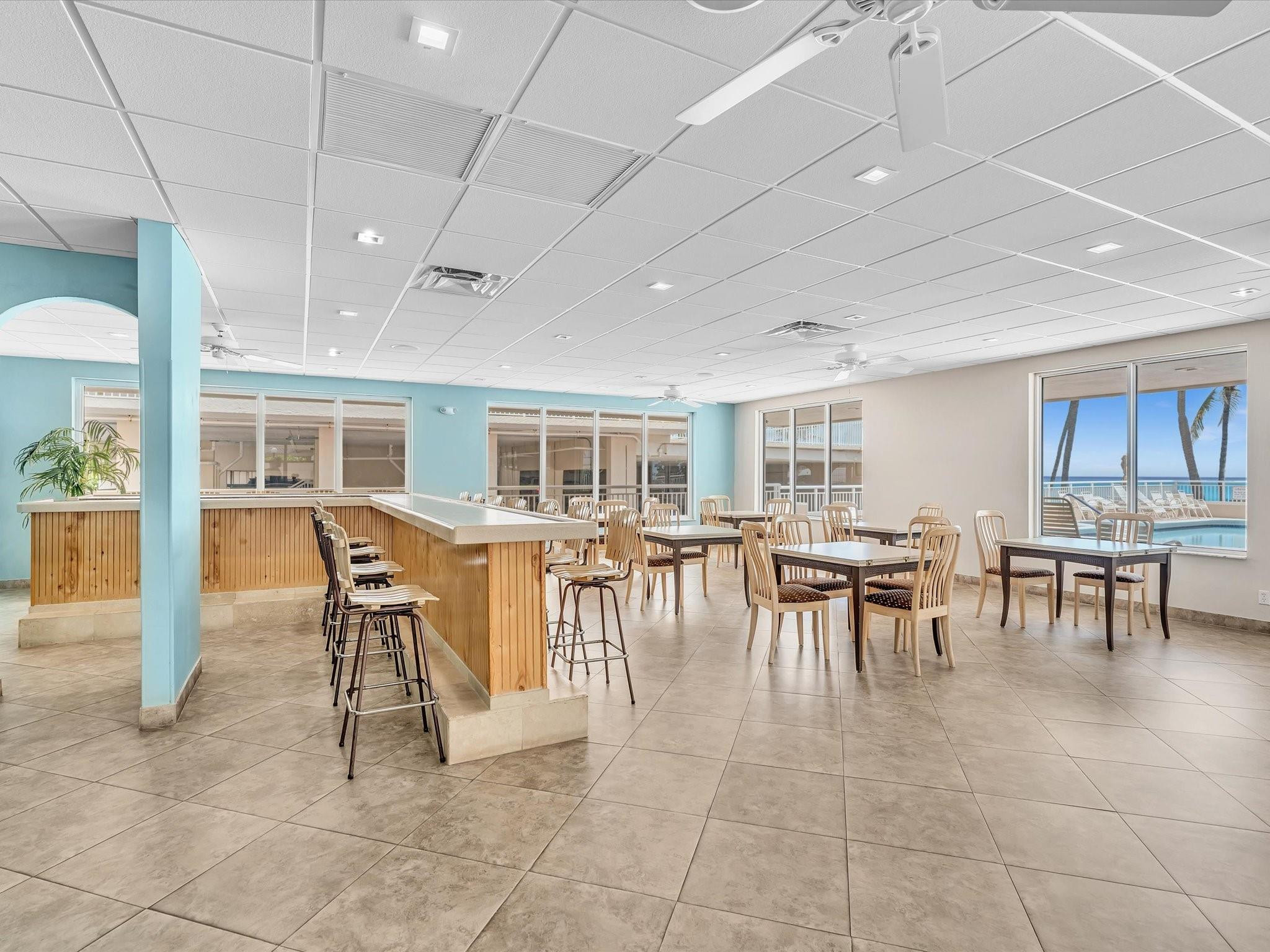 1051 Hillsboro Mile 907E