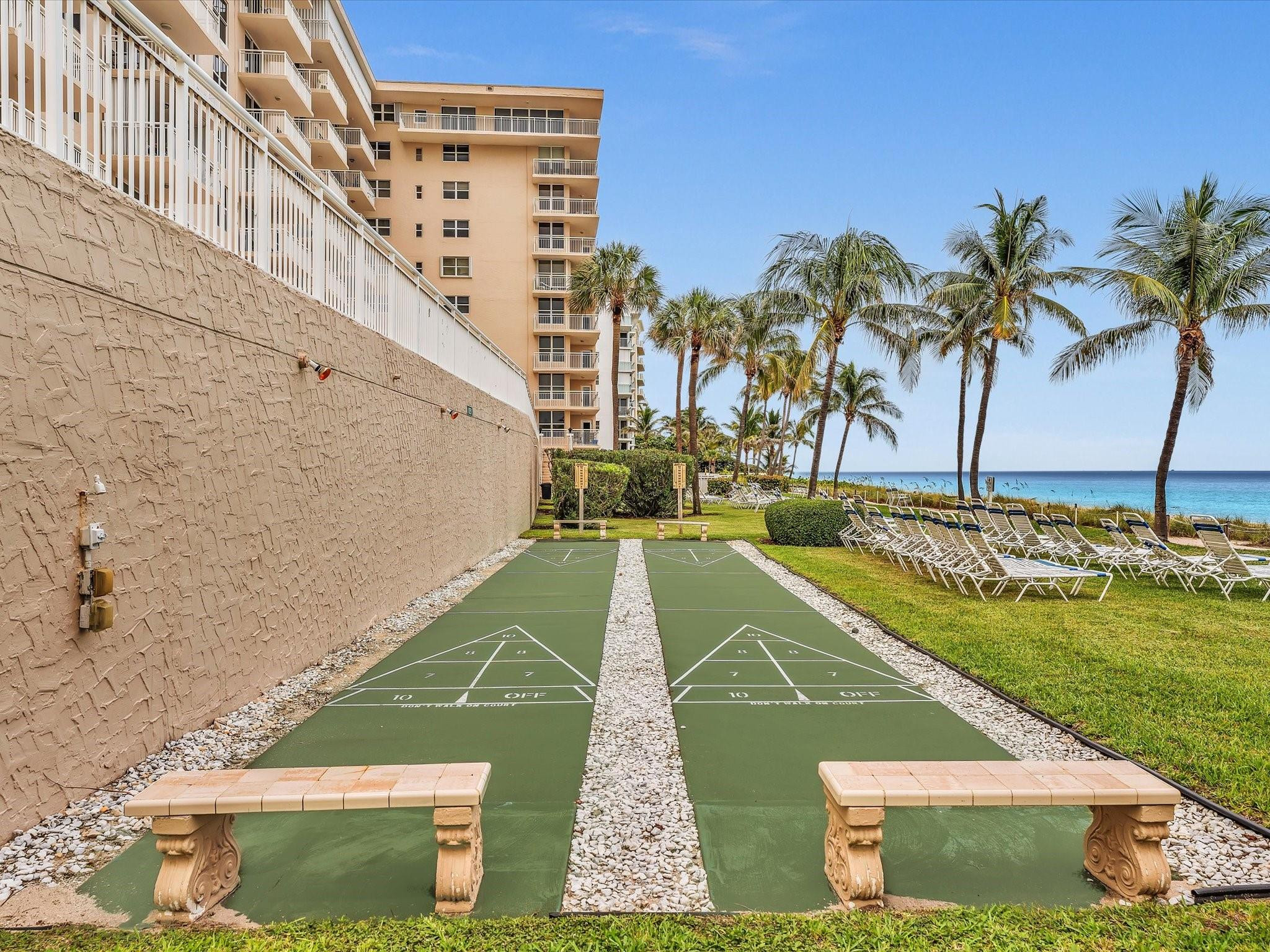 1051 Hillsboro Mile 907E