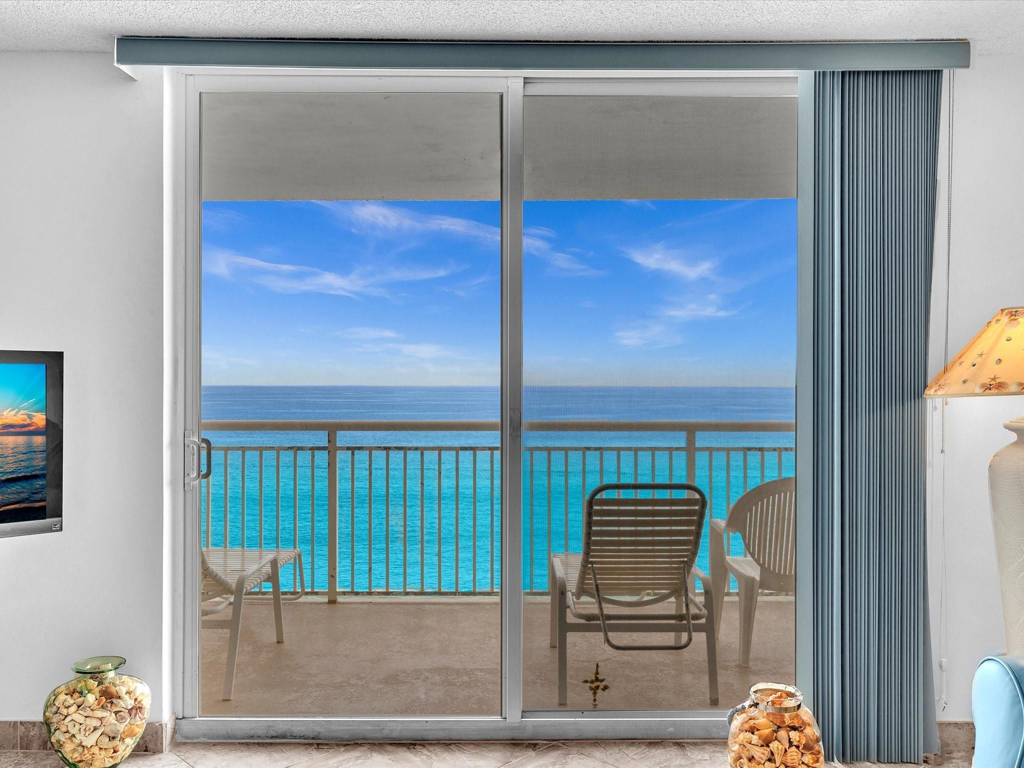 1051 Hillsboro Mile 907E