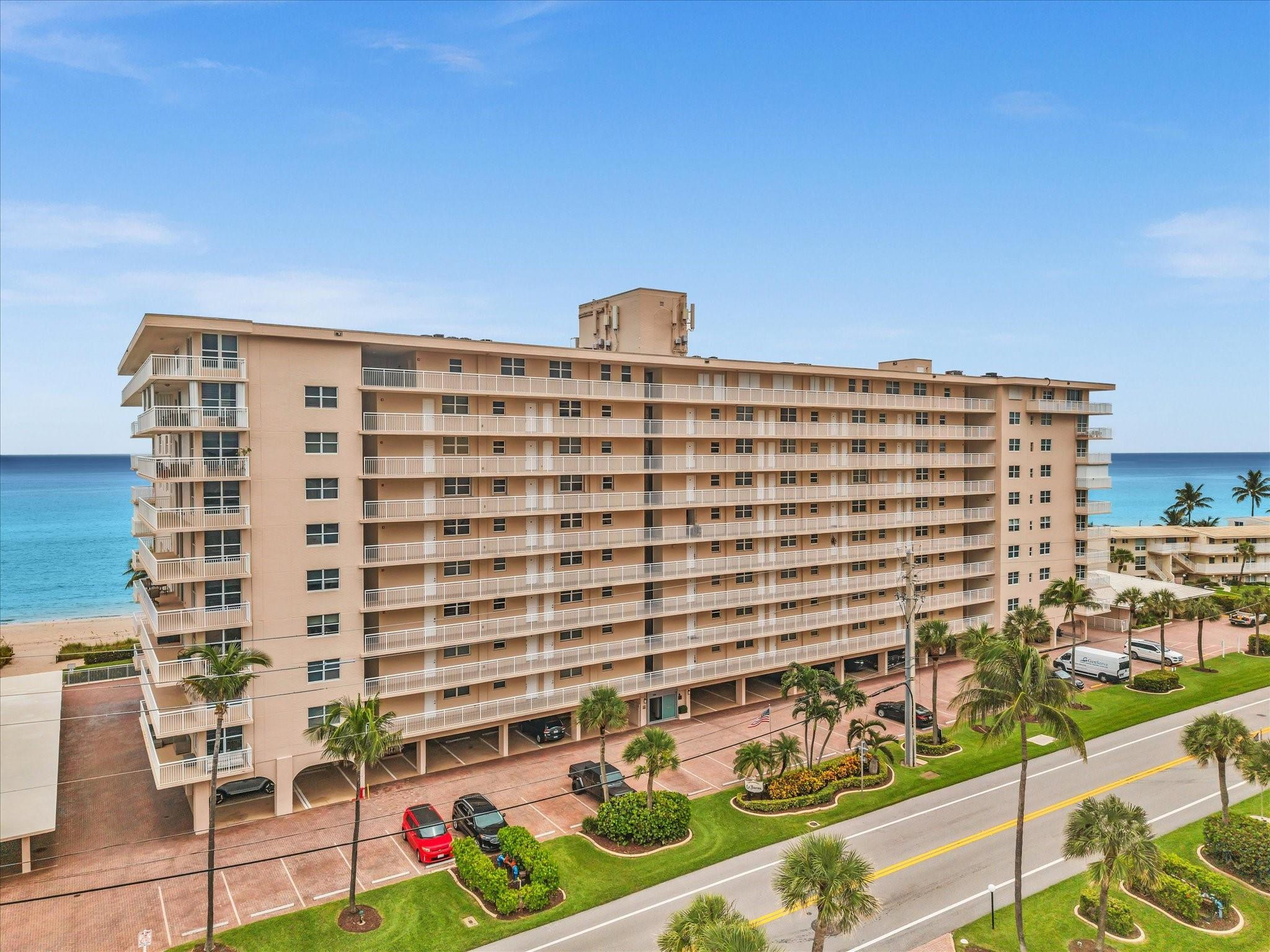 1051 Hillsboro Mile 907E