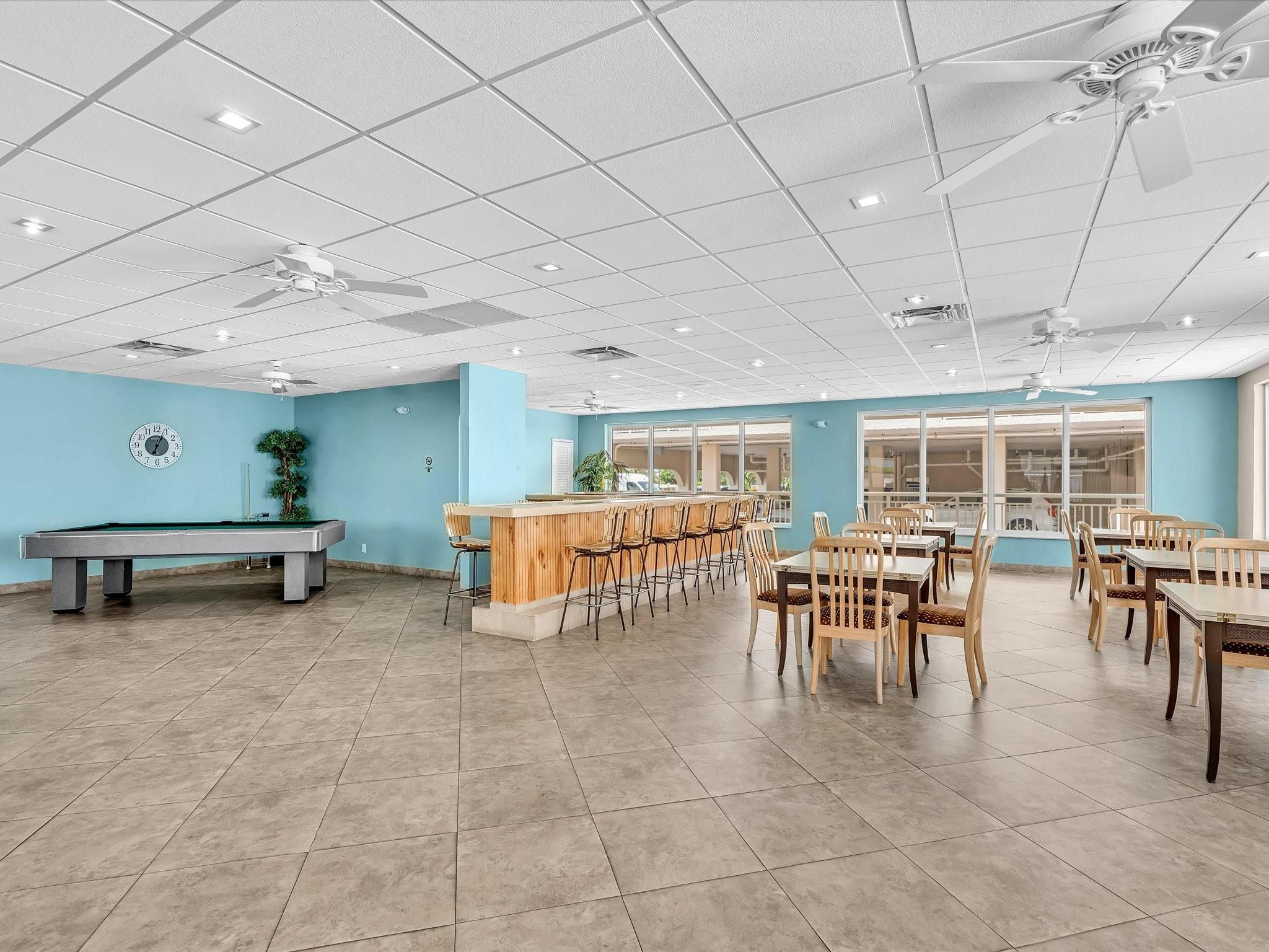 1051 Hillsboro Mile 907E