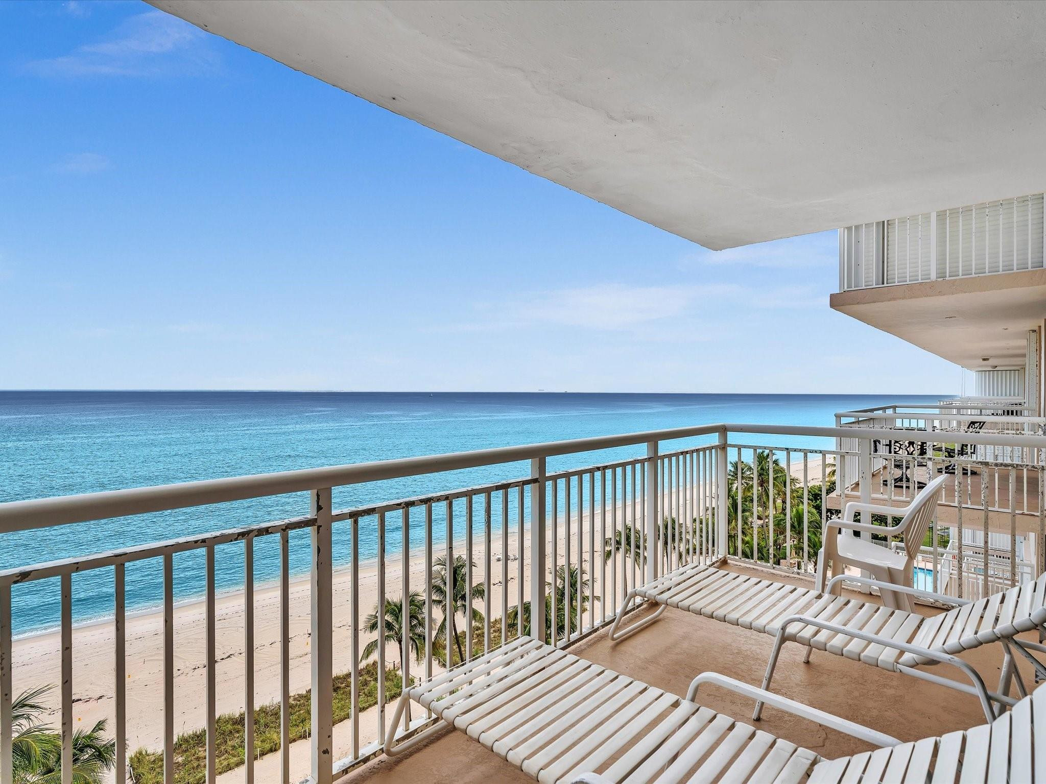 1051 Hillsboro Mile 907E