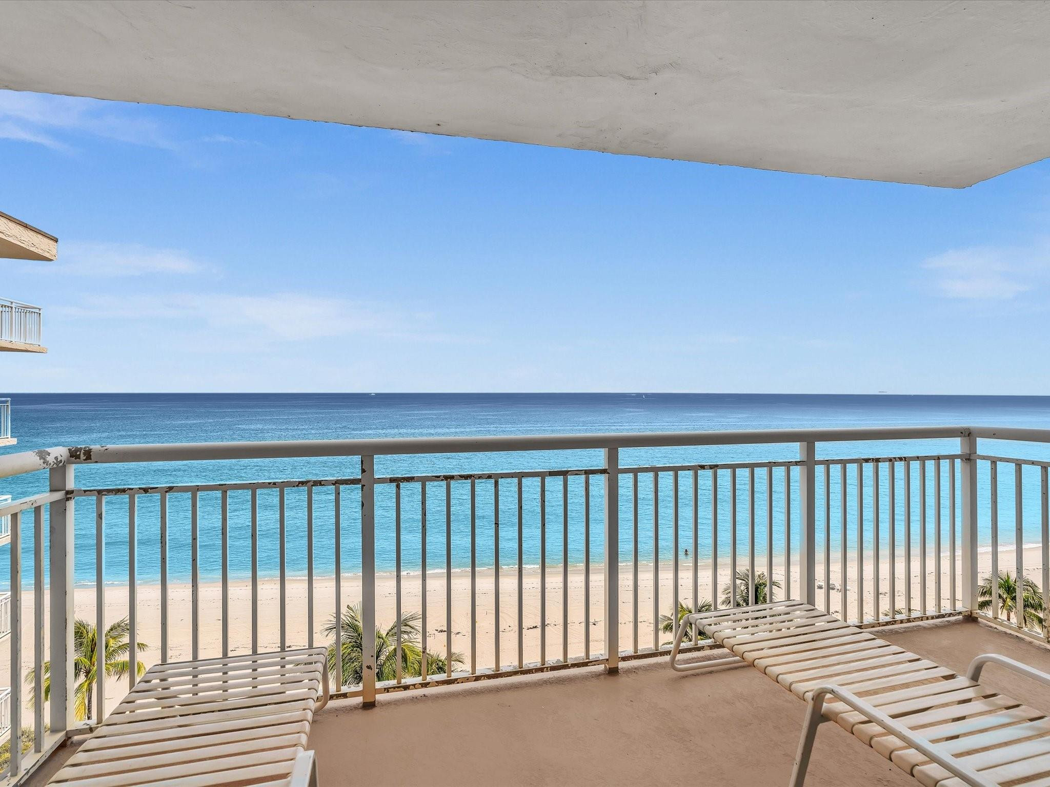 1051 Hillsboro Mile 907E