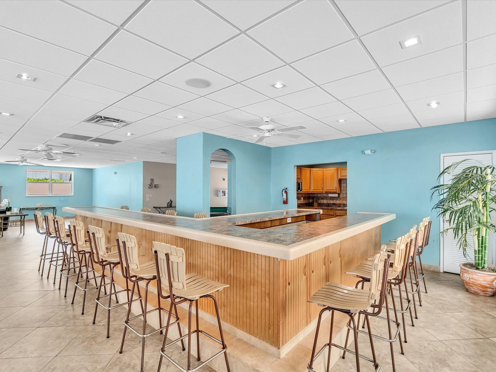 1051 Hillsboro Mile 907E