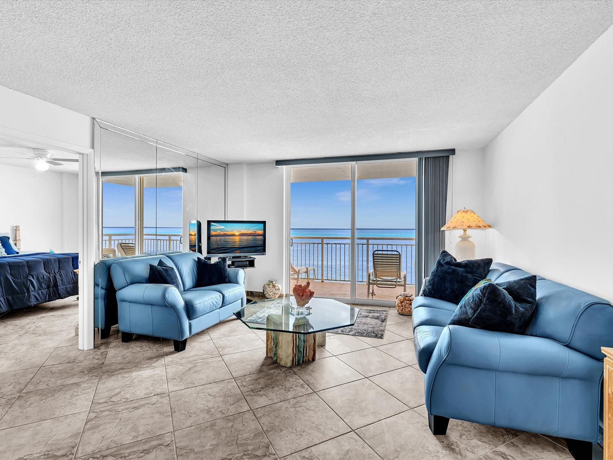 1051 Hillsboro Mile 907E