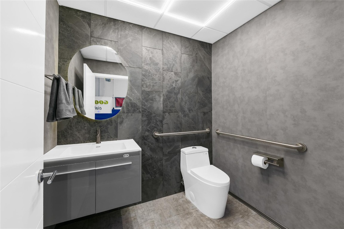 2175 N Andrews Ave 3