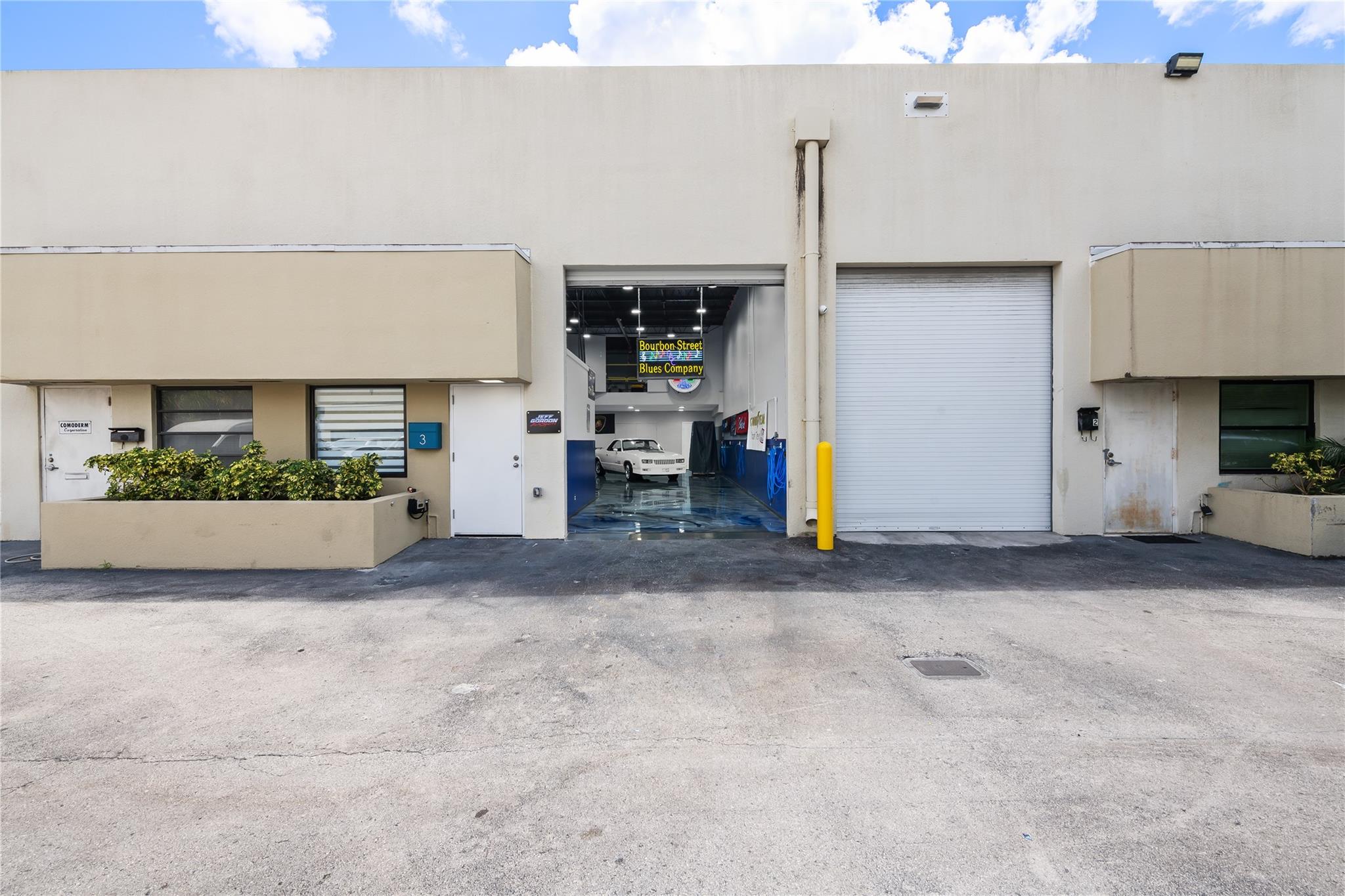 2175 N Andrews Ave 3