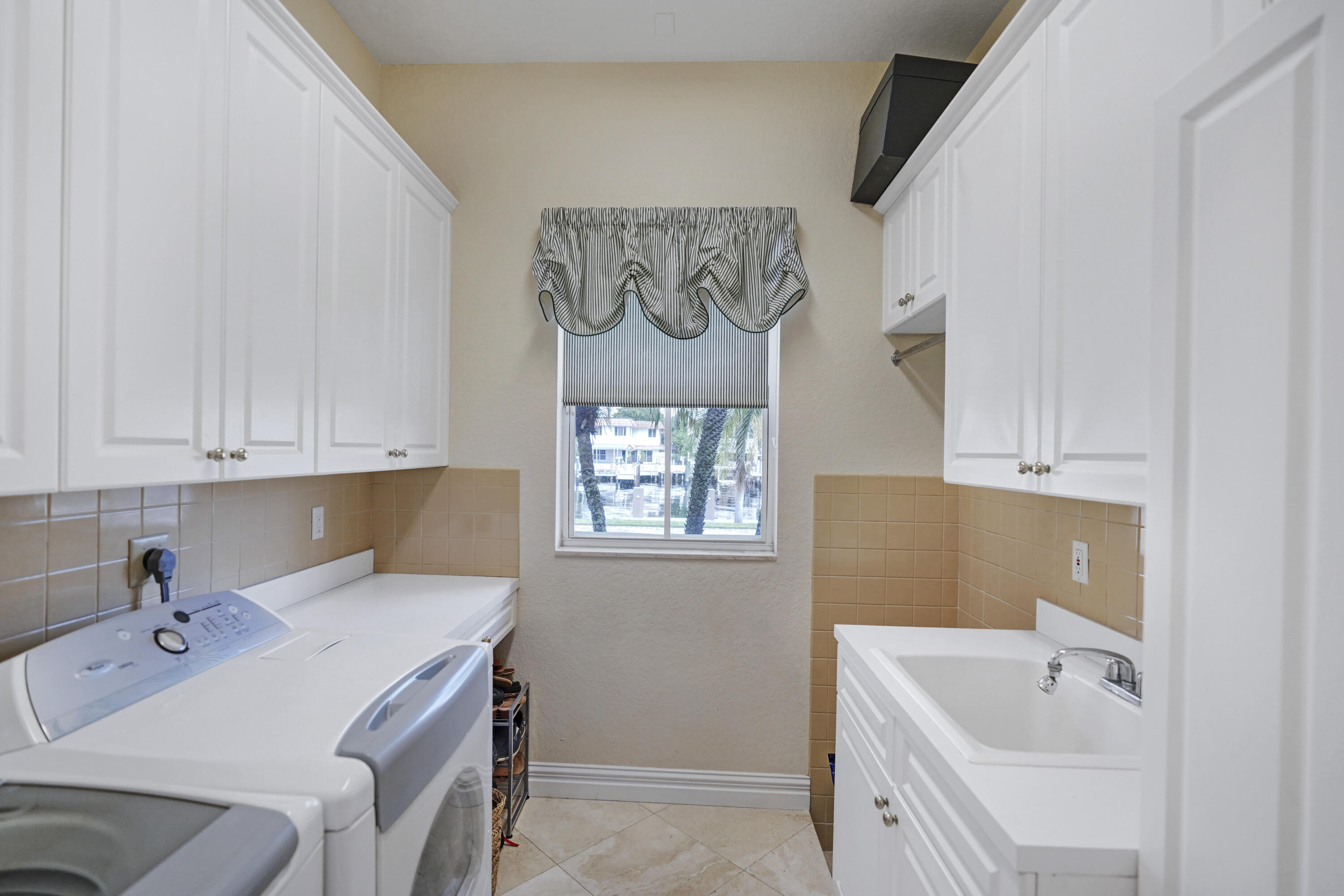 890 Lilac Drive