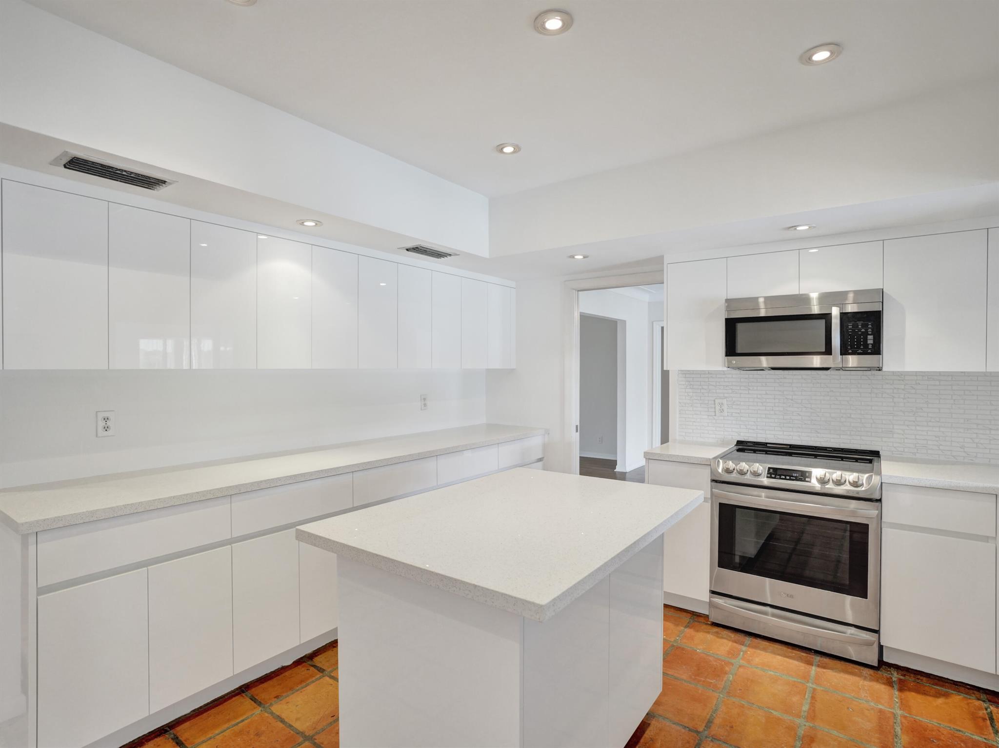 55 Little Harbor Way