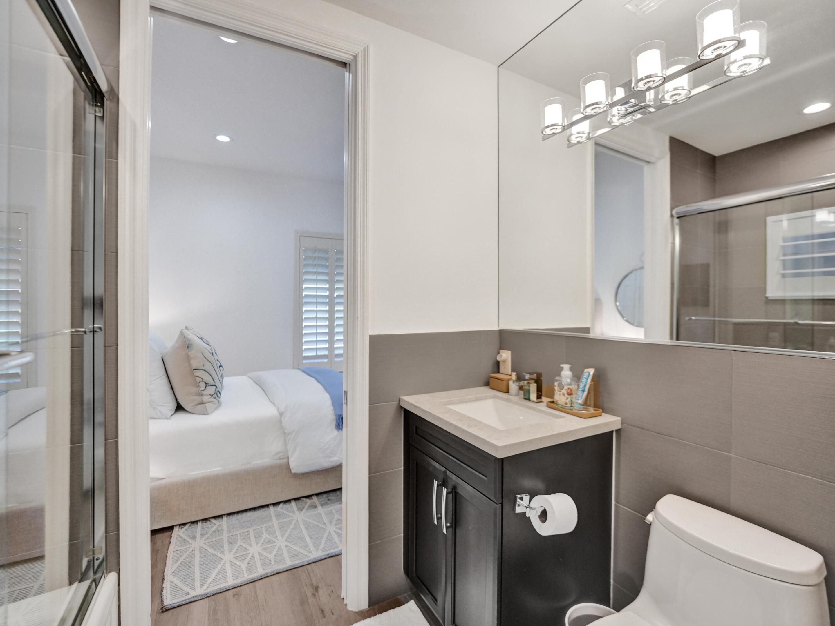 3730 NE 27th Terrace