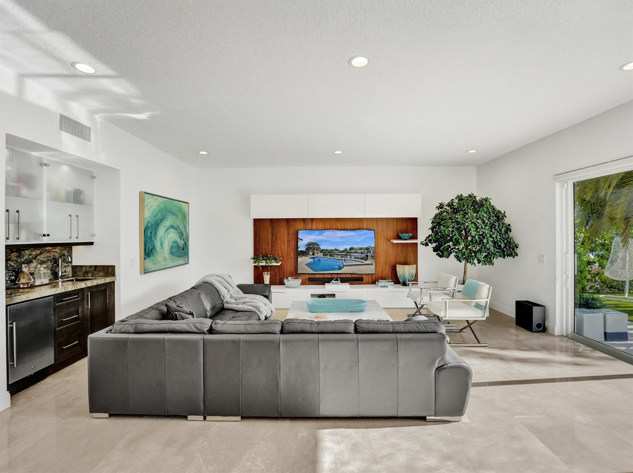 3730 NE 27th Terrace